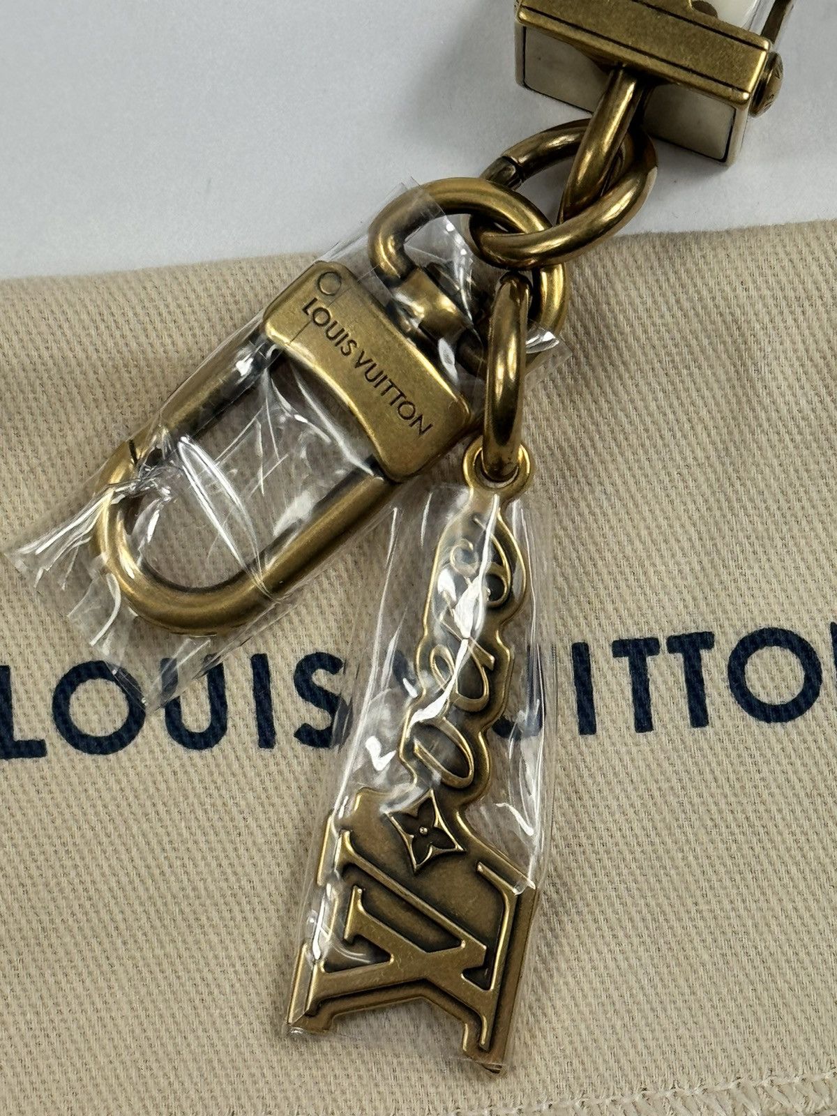 Louis Vuitton × Pharrell DICE LOVERS CHARM Size ONE SIZE - 9 Thumbnail