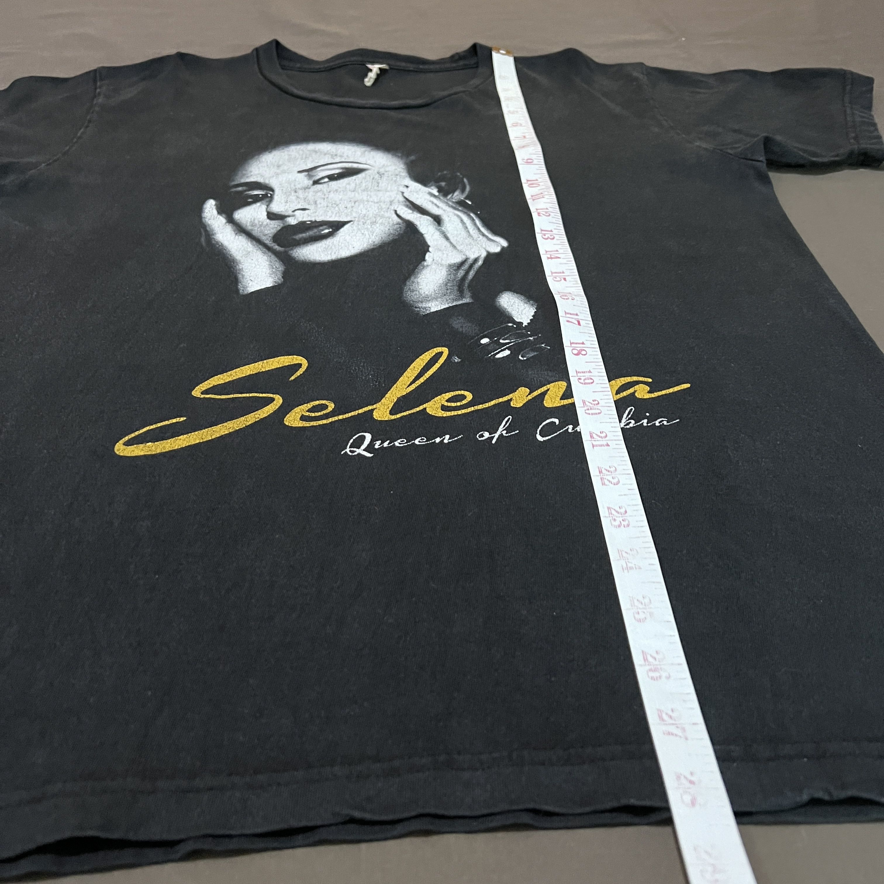 Band Tees × Rap Tees × Vintage Vintage Y2K Selena Queen of Cumbia Promo Tee Size US L / EU 52-54 / 3 - 8 Thumbnail