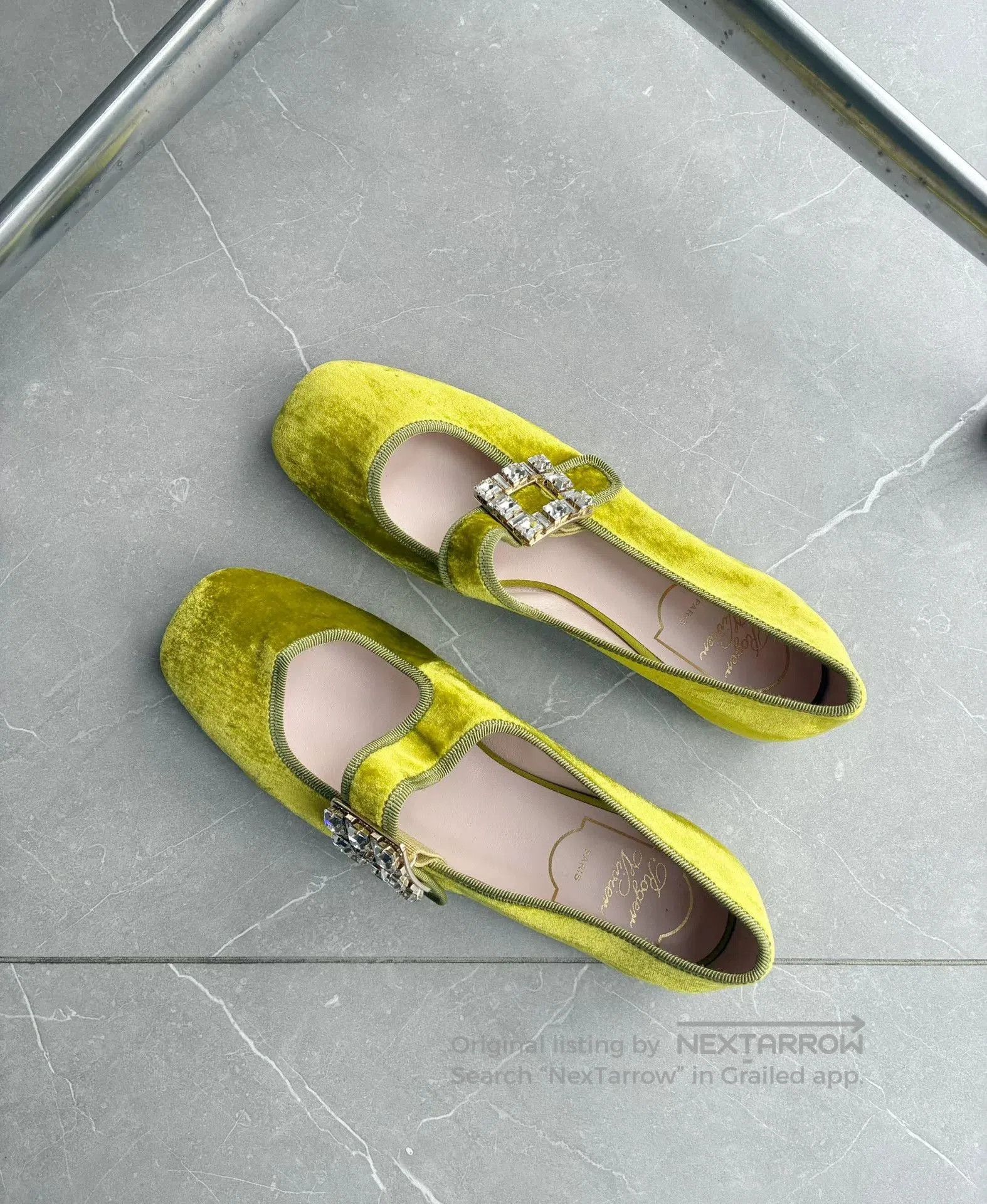 Roger Vivier Roger Vivier Velvet Mary Jane Shoes. Size US 5.5 / IT 35.5 - 3 Thumbnail