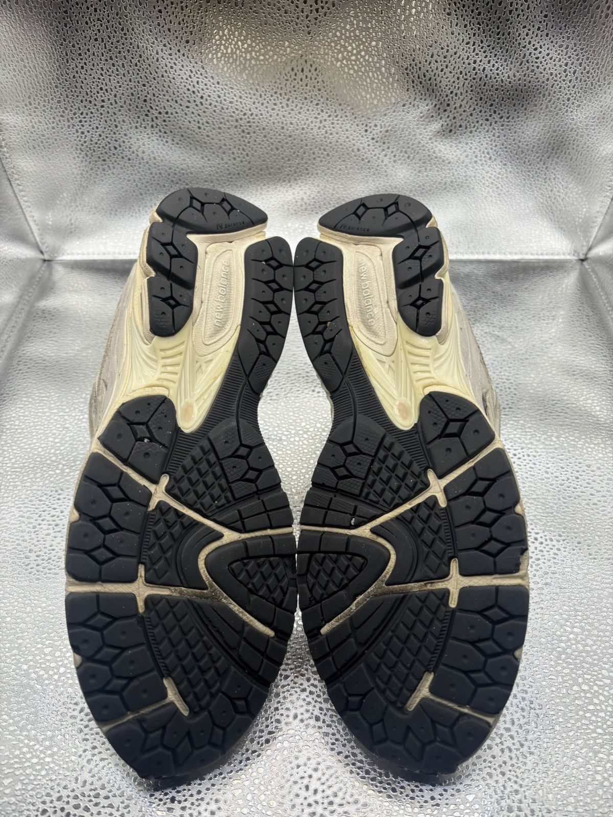 New Balance New Balance 2002r Off White Size US 9 / EU 42 - 3 Thumbnail