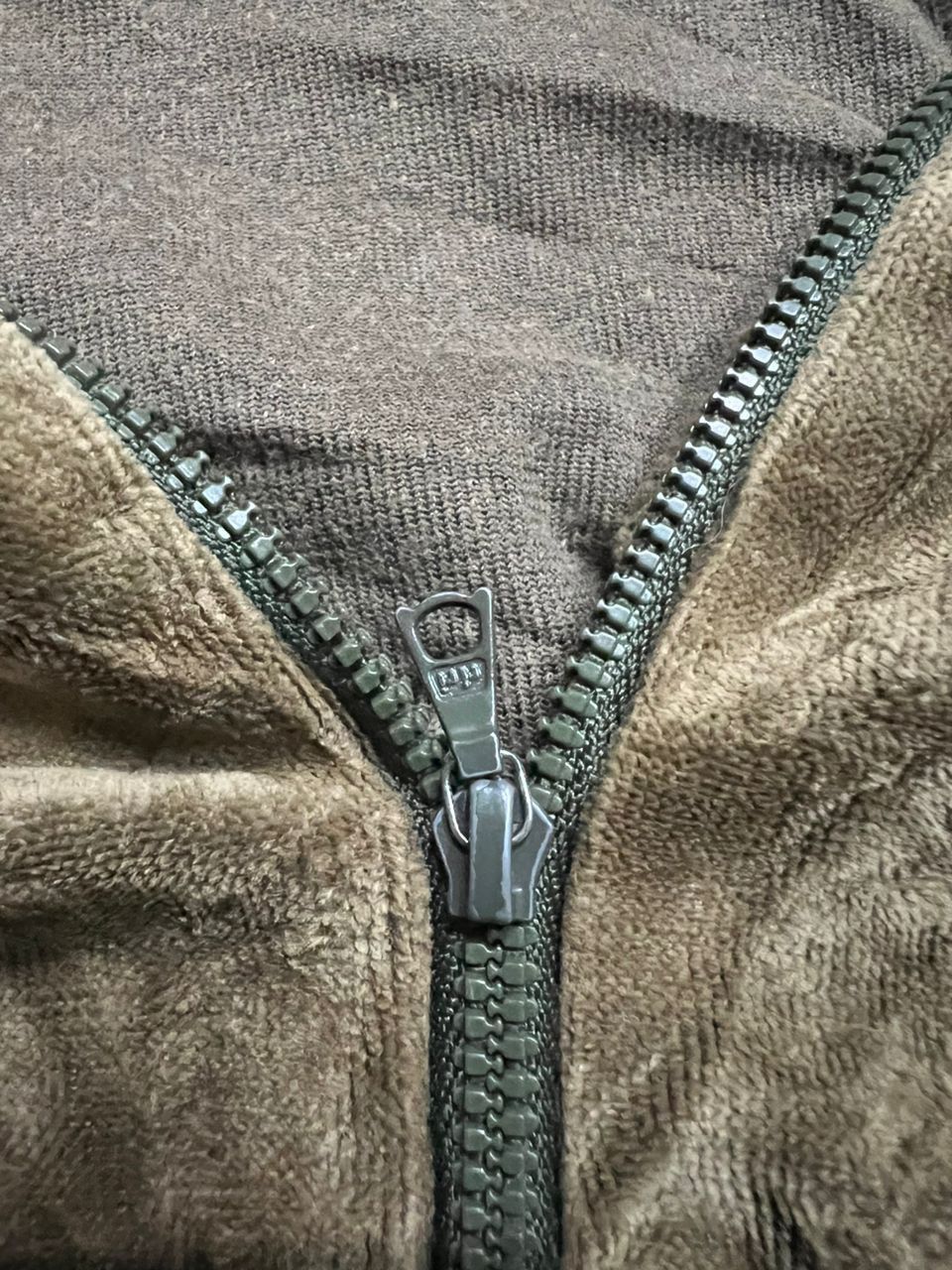A.P.C. Archival Clothing A.P.C Sweater Velvet Brown RIRI Zipper Size US S / EU 44-46 / 1 - 4 Thumbnail