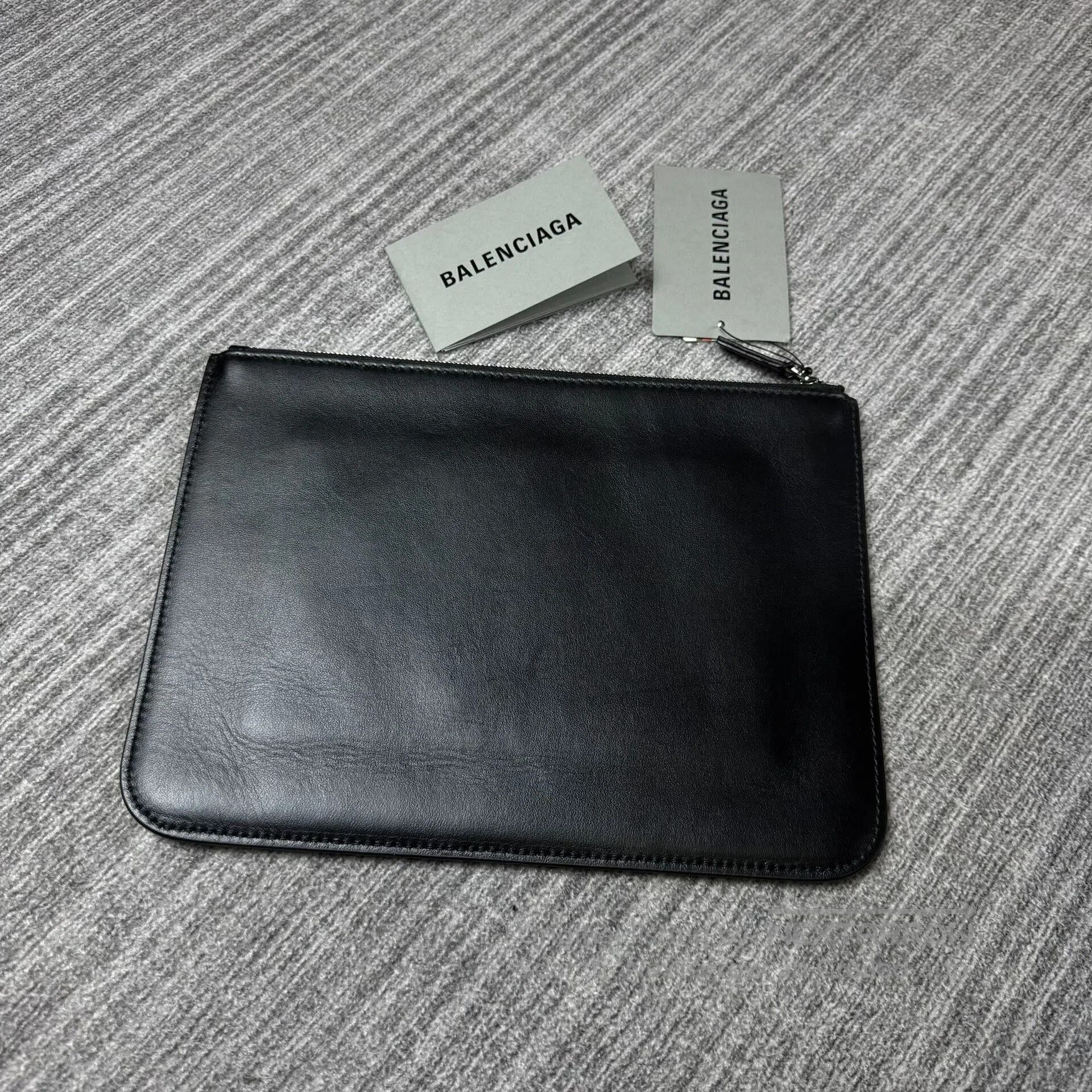 Balenciaga Balenciaga Letter Print Clutch Bag. Size ONE SIZE - 3 Thumbnail