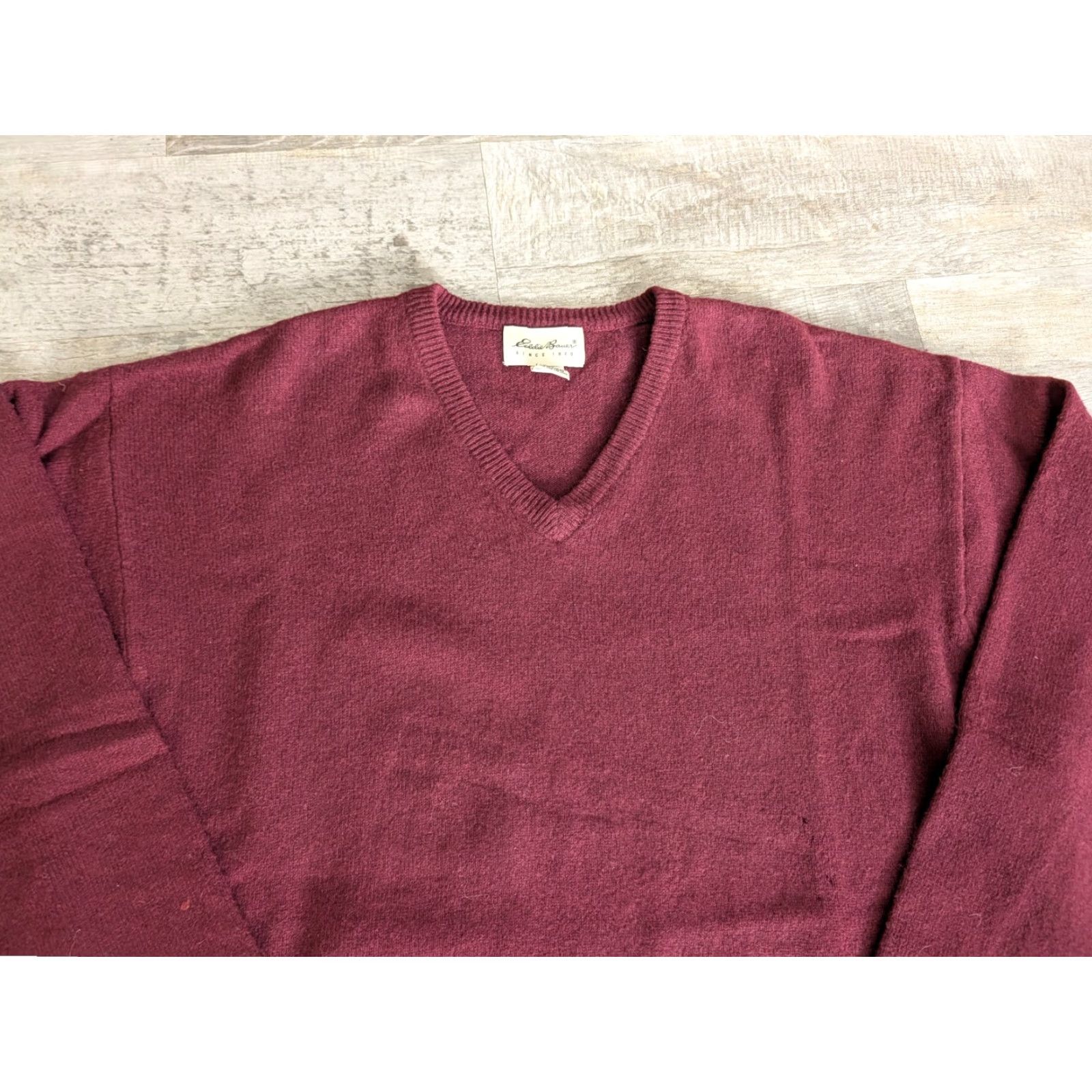 Eddie Bauer VINTAGE Eddie Bauer Sweater Mens XL Burgundy Lambs Wool V-Neck UK Christmas Pullover Knit Solid 90s Mens Size US XL / EU 56 / 4 - 2 Thumbnail