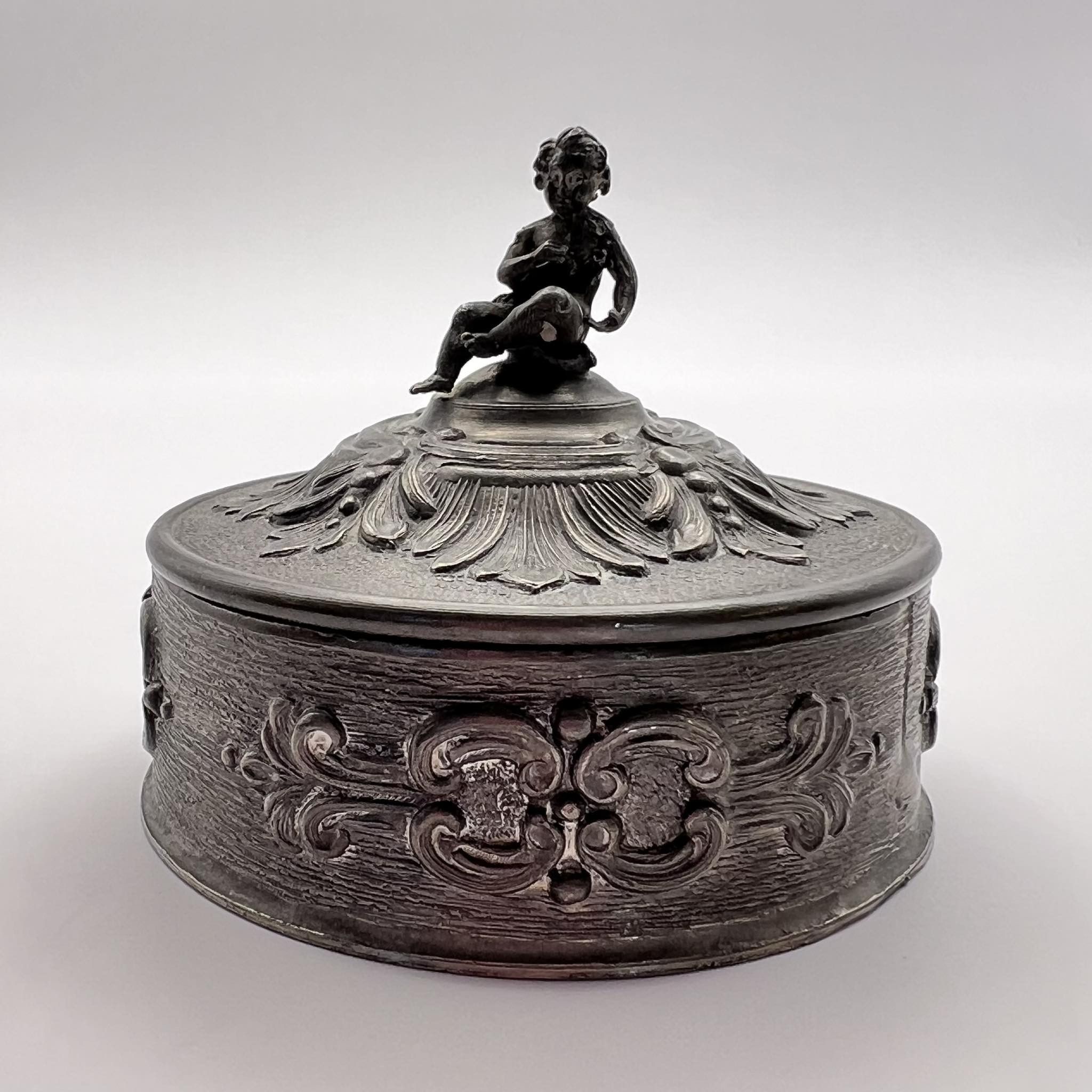 Vintage Vintage Collectible Pewter Trinket Jewelry Figure Box Size ONE SIZE - 7 Thumbnail
