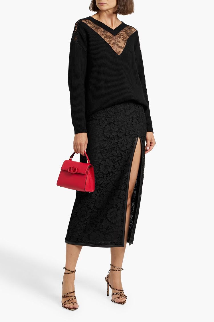 Valentino o1y0326 V-neck Sweater in Black Size L / US 10 / IT 46 - 2 Thumbnail