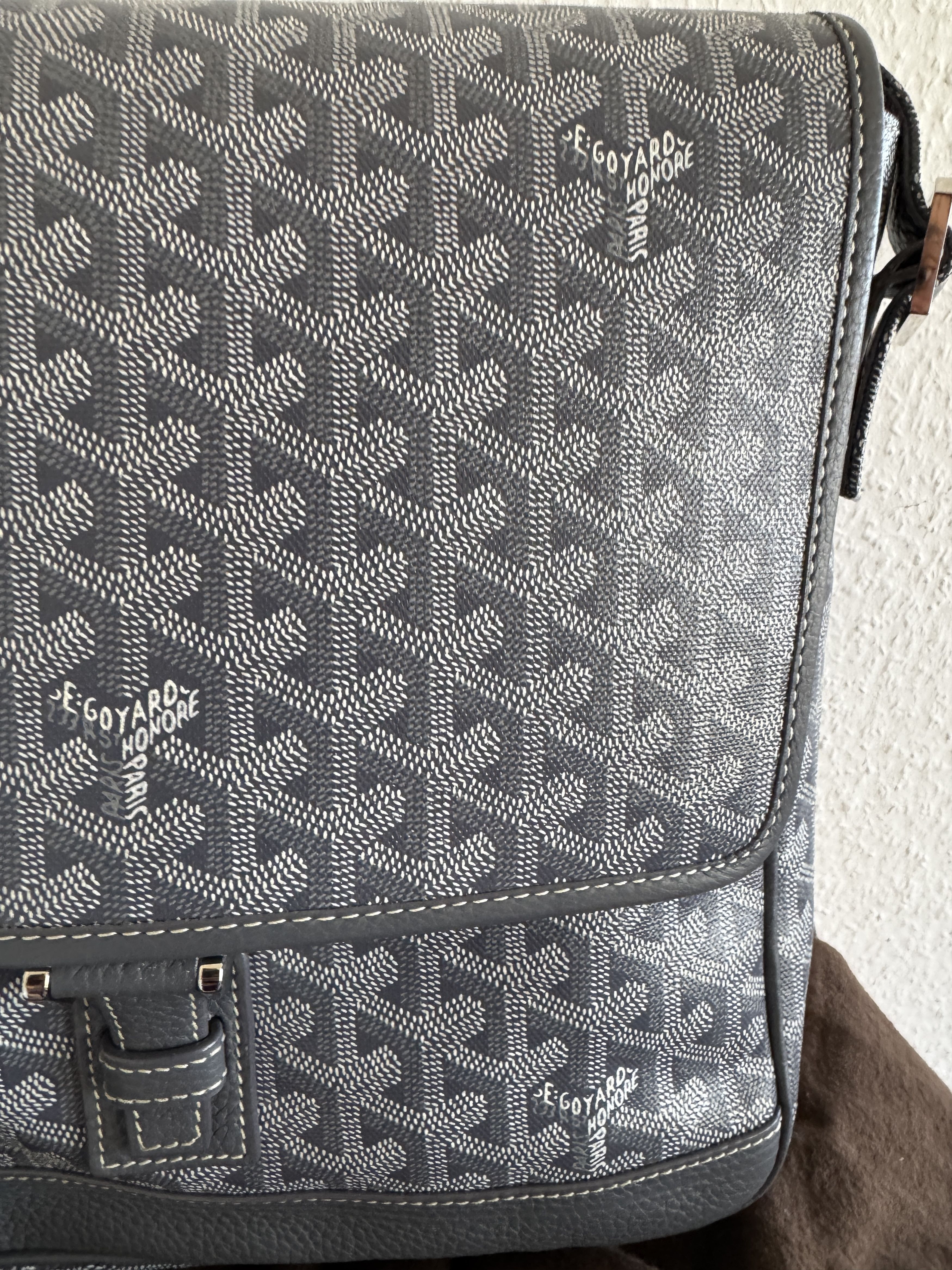 Goyard Grand Bleu MM Messenger Bag – Grey Size ONE SIZE - 4 Thumbnail