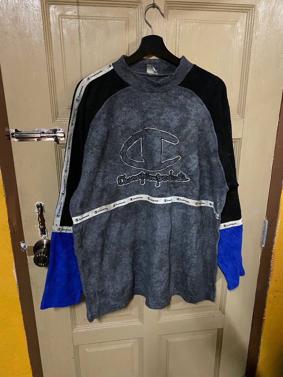Champion Flash Sale Vintage 90s Champion Two Tone Fleece Size US M / EU 48-50 / 2 - 5 Thumbnail