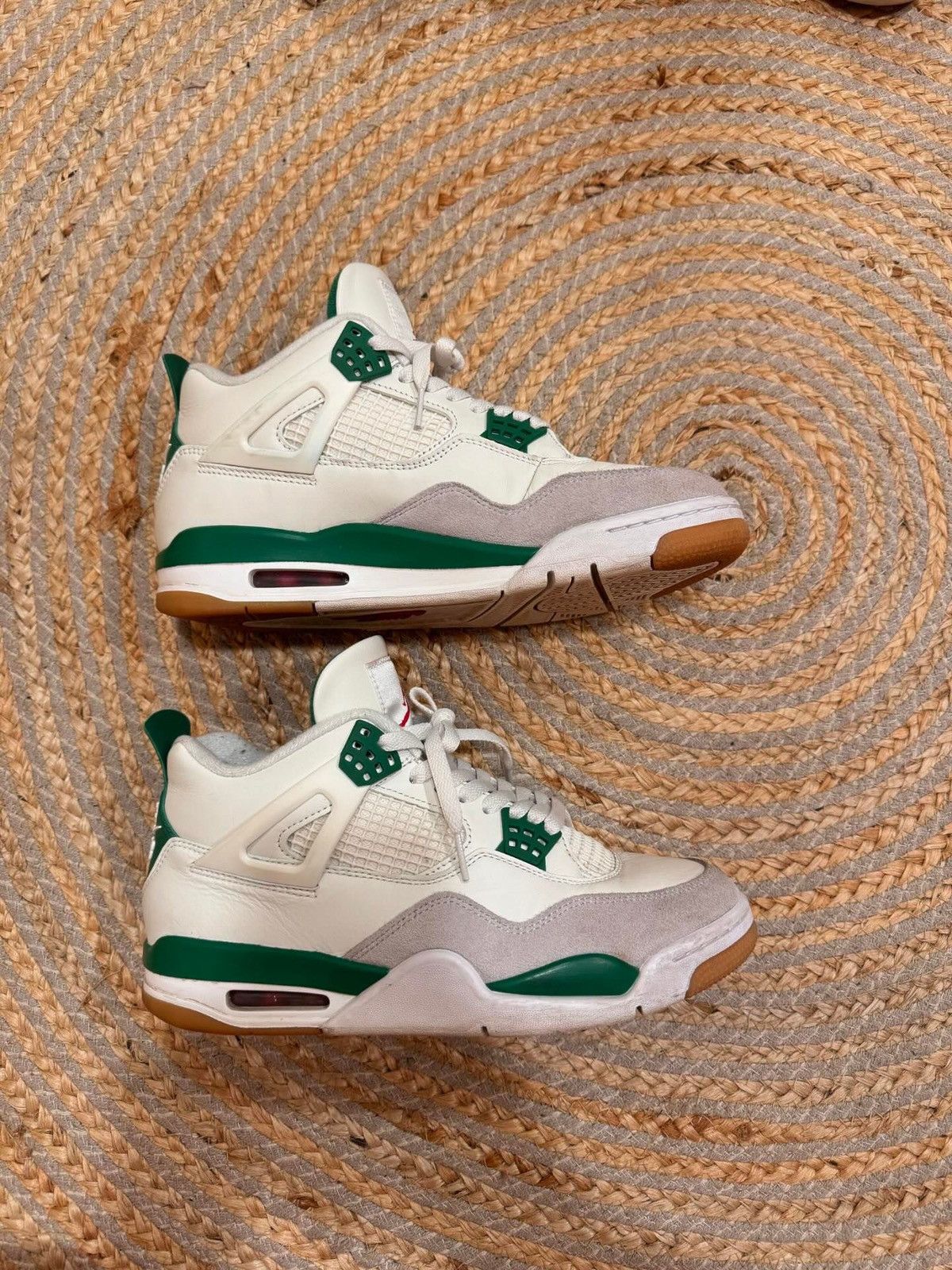 Jordan Brand Jordan 4 SB Retro Pine Green Size US 8.5 / EU 41-42 - 1 Thumbnail