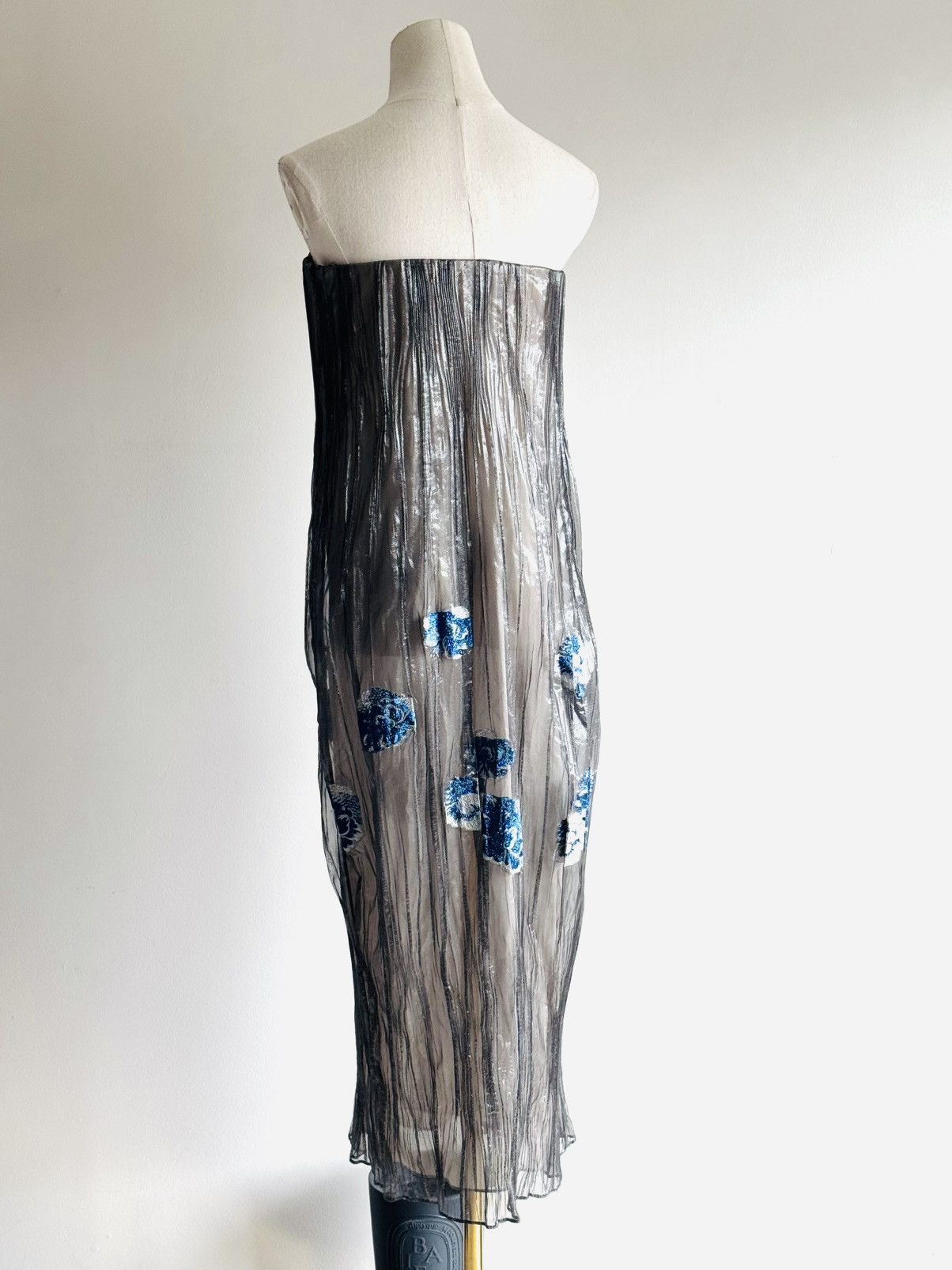 Giorgio Armani Resort 2012 Giorgio Armani sheer silver gown Size XS / US 0-2 / IT 36-38 - 2 Thumbnail