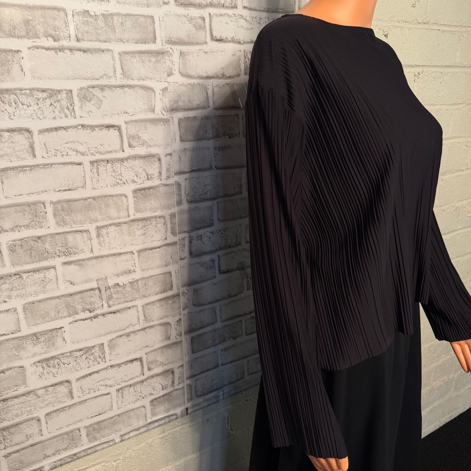The Row Black Pleated Boxy Top Black size S Long Sleeve Minimalism Size S / US 4 / IT 40 - 4 Thumbnail