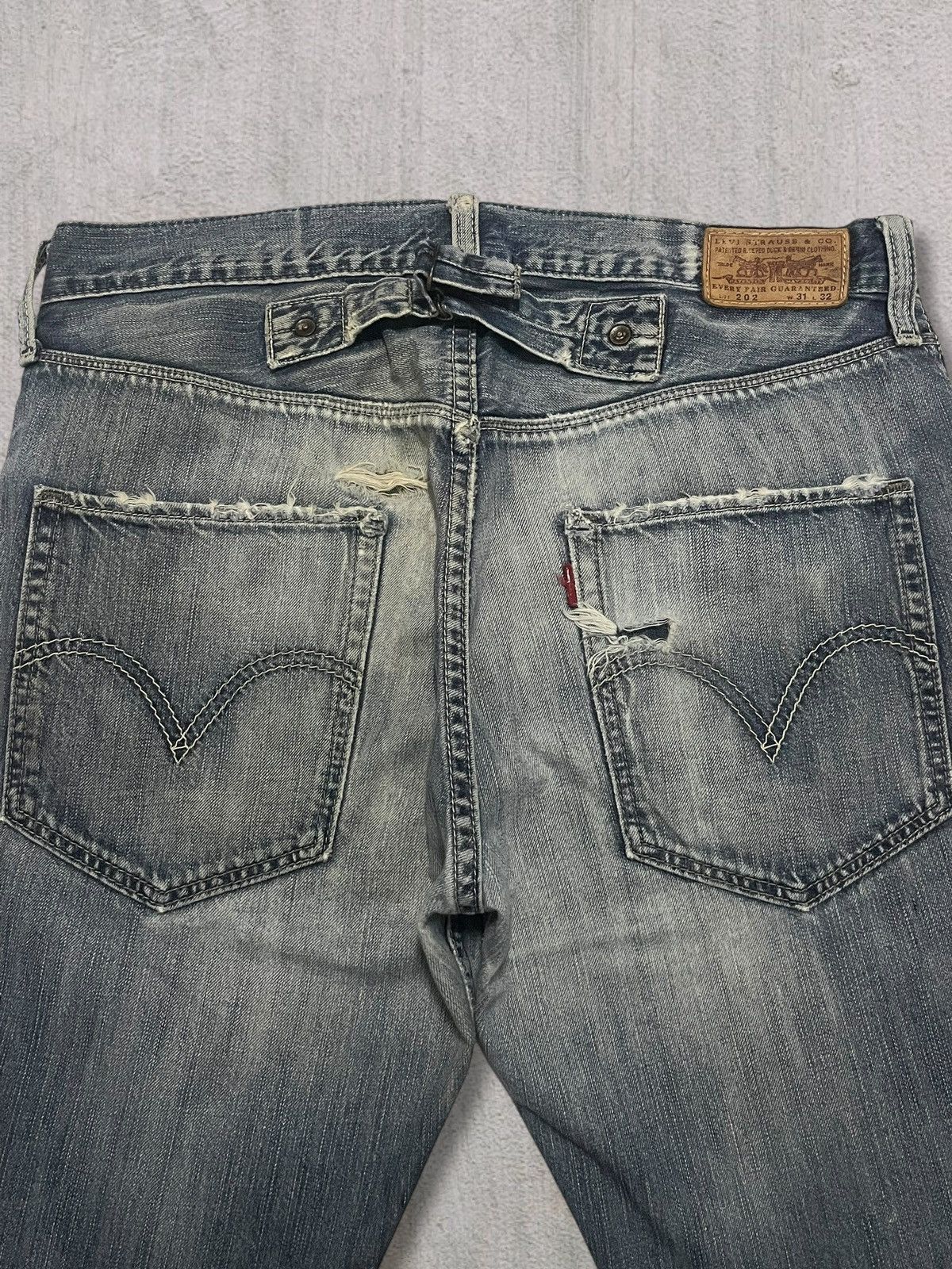 Levi's Vintage Clothing Vintage Levi’s 202 Back Buckle Distressed Blue Wash Jeans Size US 31 - 8 Thumbnail