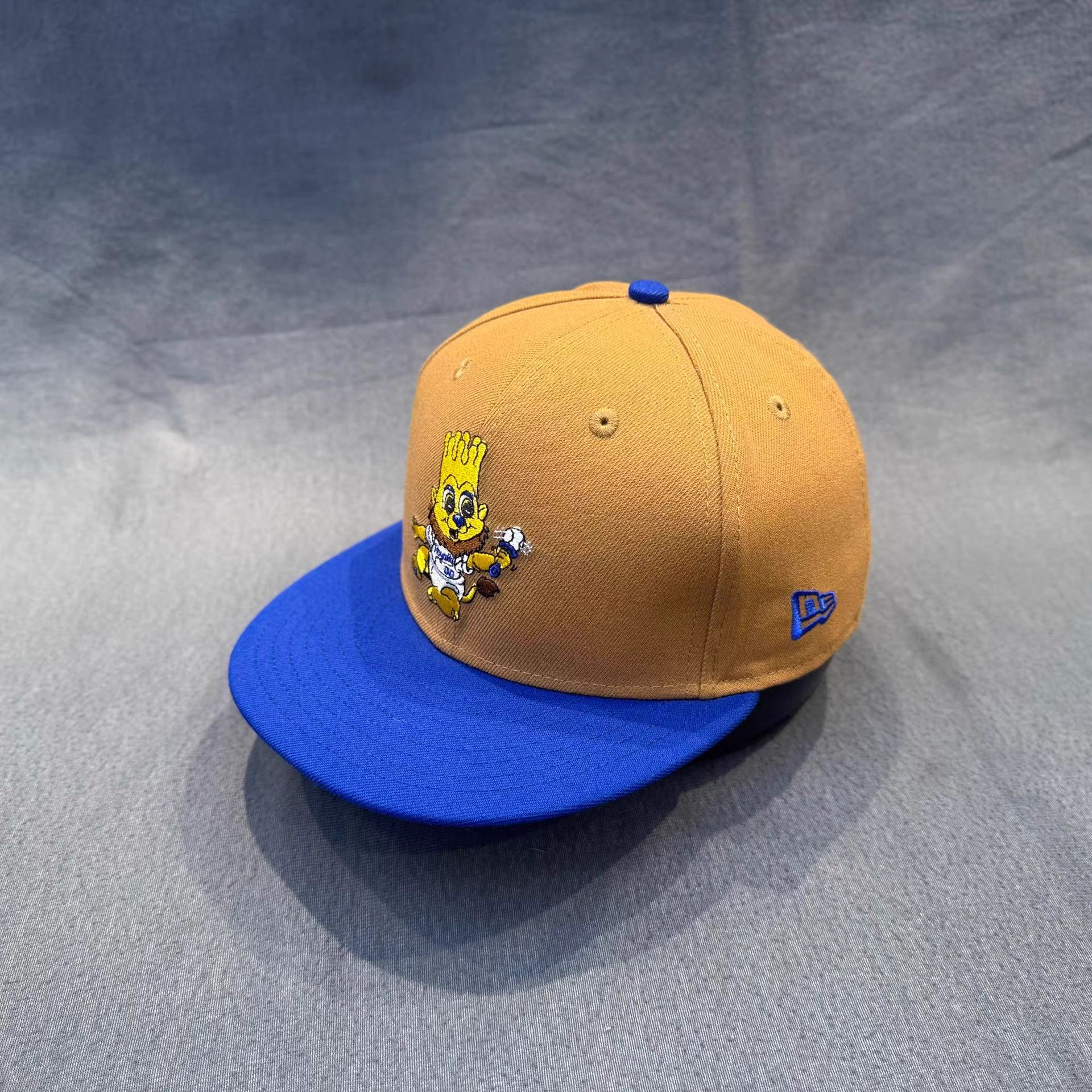 New Era New Era Limited Edition Flat Brim Cap。 Q5 Size ONE SIZE - 1 Thumbnail