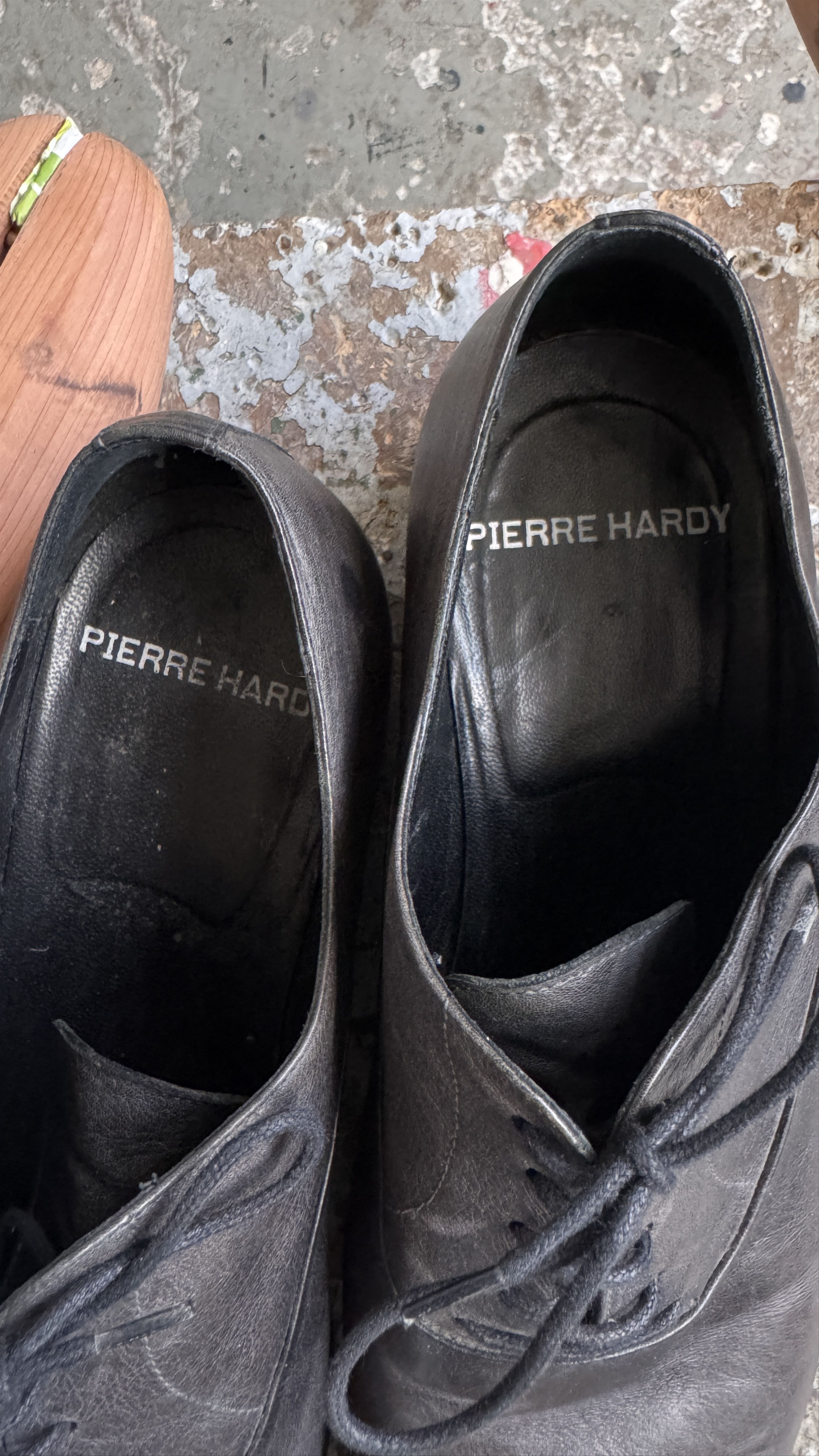 Pierre Hardy aa . KANGAROO OXFORDS . 28 CM . DARK GREY . MADE IN ITALY Size US 9.5 / EU 42-43 - 18 Thumbnail