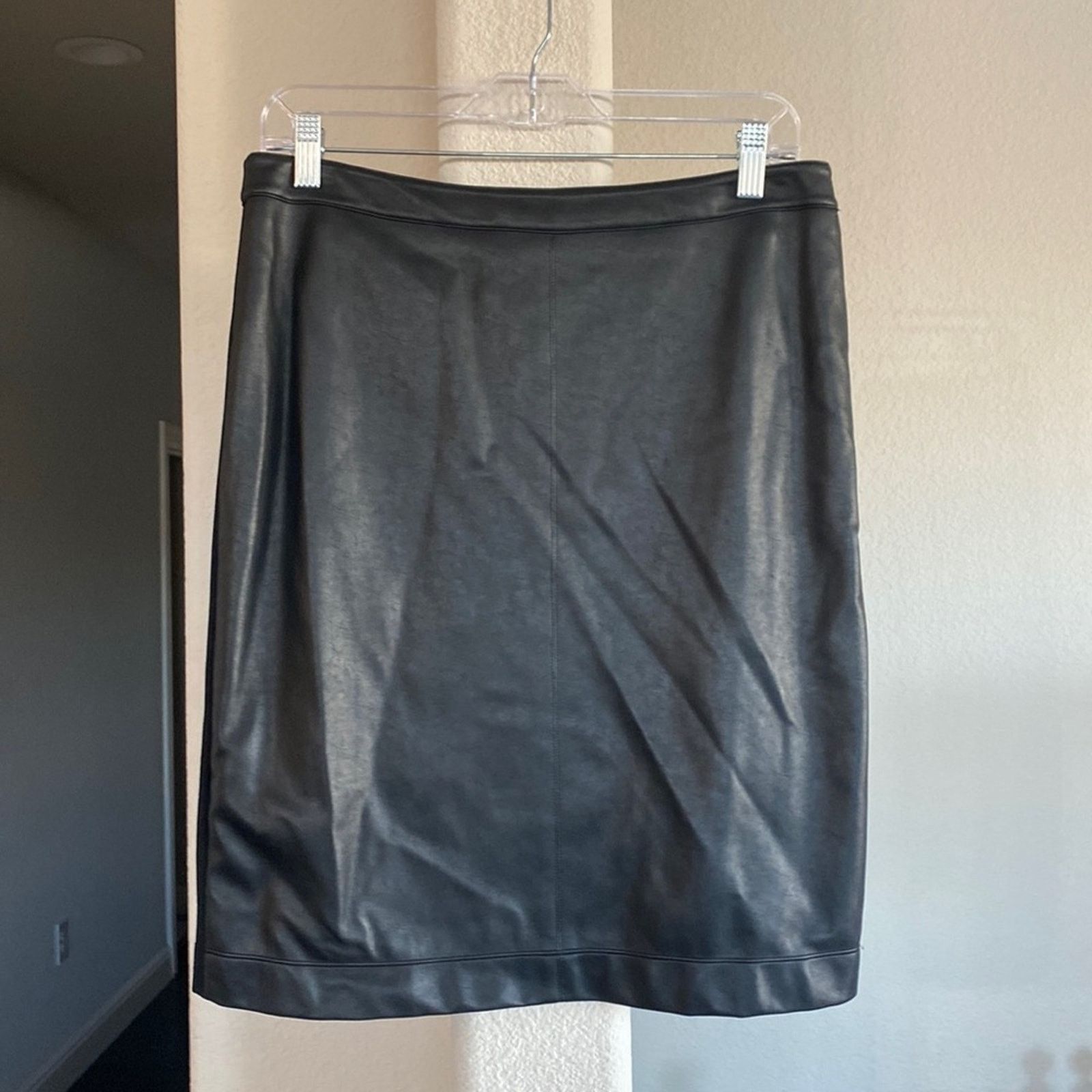 LK Bennett L.K. Bennett leather front and trim pencil skirt black sz 8 Size 30" / US 8 / IT 44 - 1 Thumbnail
