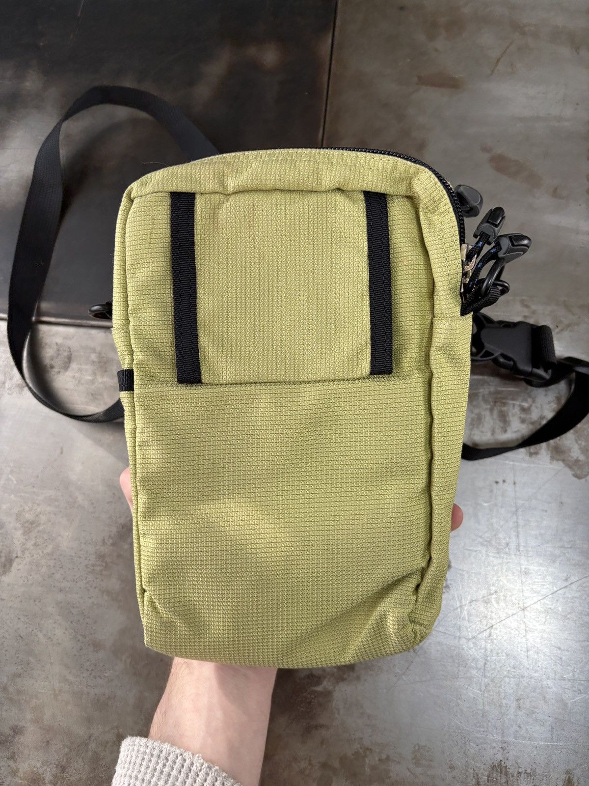 Mountain Equipment Company Vintage MEC Crossbody Bag 2000s Sling Fanny Co-op Mini Pack Size ONE SIZE - 4 Thumbnail