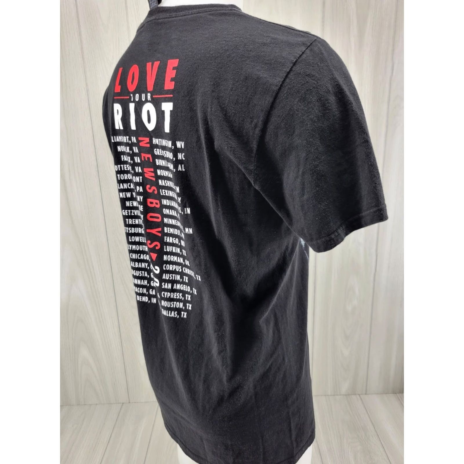 Vintage Newsboys Love Riot Tour 2016 T Shirt M Mens Black Size US M / EU 48-50 / 2 - 5 Thumbnail