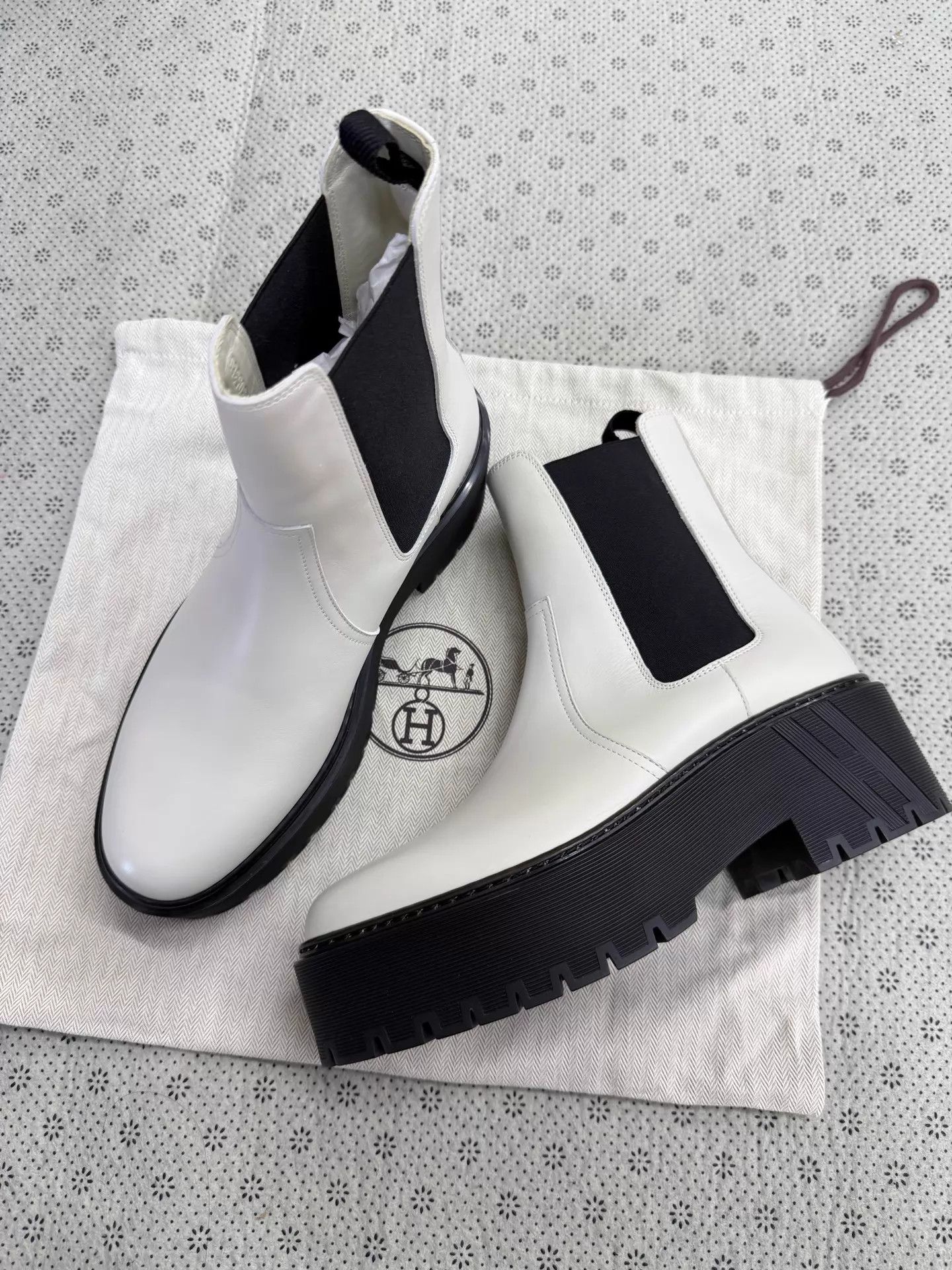 Hermes Hermes New Black White Colorblock Chelsea Boot EU38 Size US 7.5 / IT 37.5 - 2 Thumbnail
