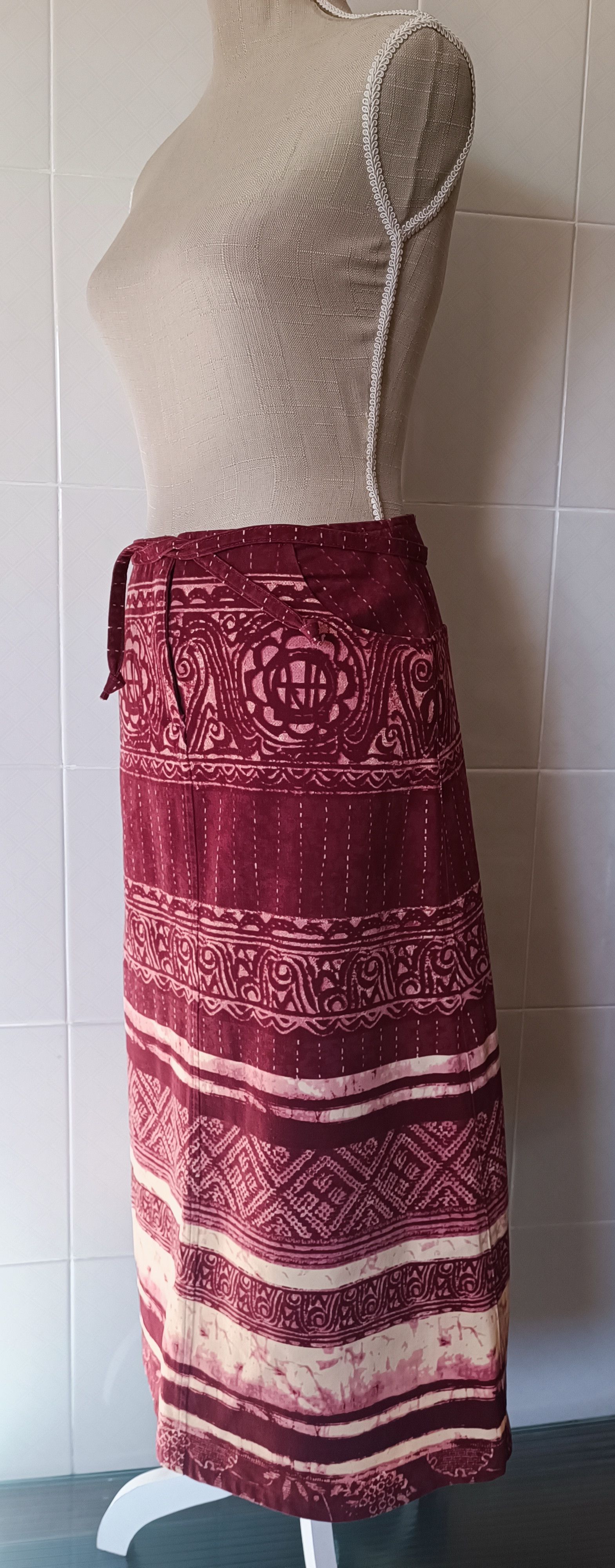 Jean Paul Gaultier 90's- Burgundy maxi skirt with ethnic print. Size 28" / US 6 / IT 42 - 25 Thumbnail