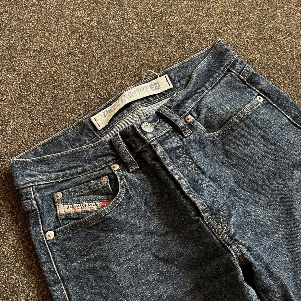 Vintage Vintage Y2K Diesel Jeans Thrashed Faded Grunge Skate Logo 26 Size 26" / US 2 / IT 38 - 2 Thumbnail