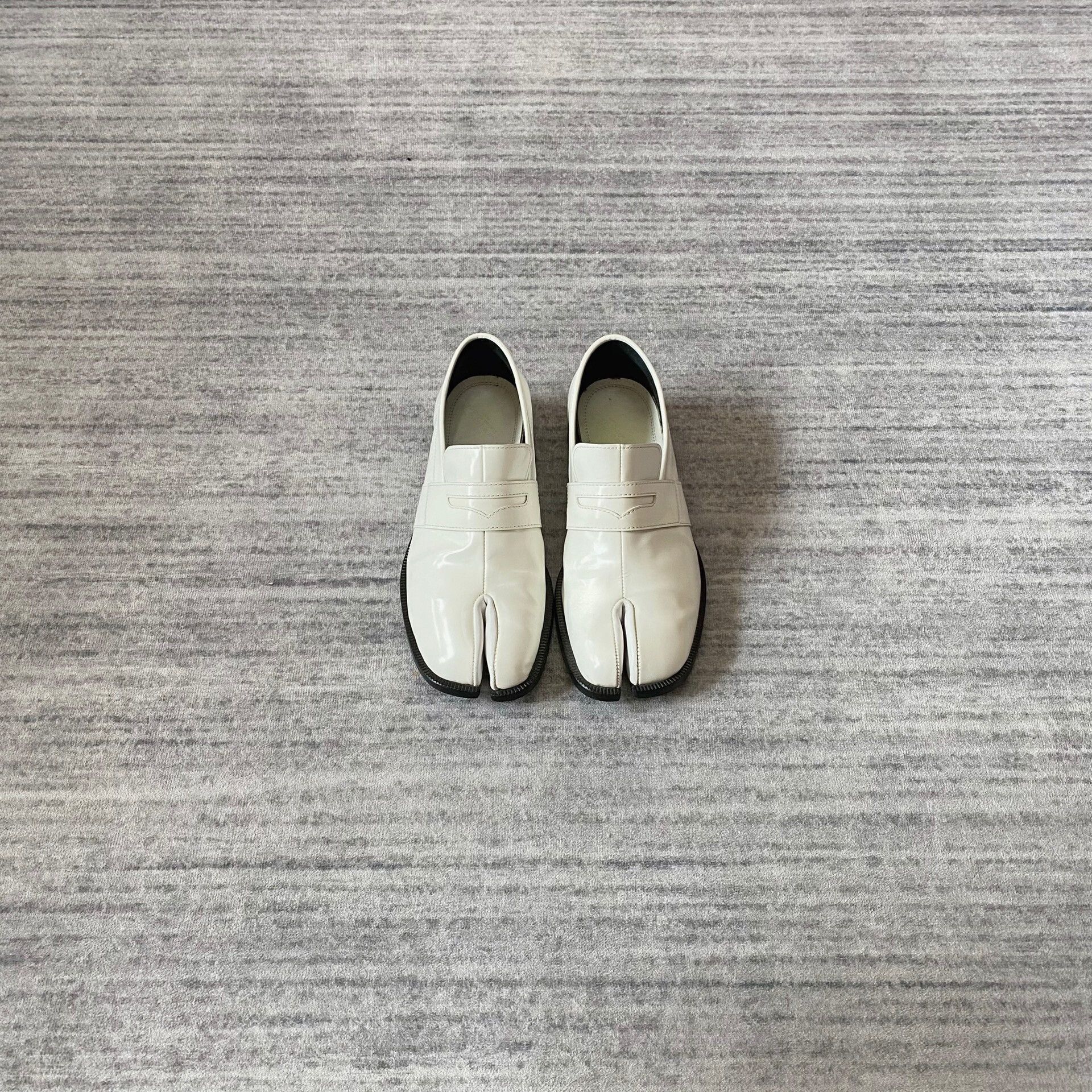 Maison Margiela maison margiela tabi leather loafers Size US 6 / EU 39 - 1 Thumbnail