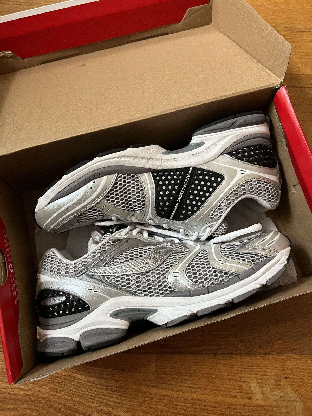 Saucony Saucony Progrid Triumph 4 grey silver Size US 11.5 / EU 44-45 - 1 Thumbnail
