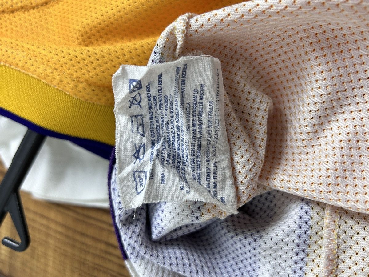 Champion 90s Kobe Bryant #8 Los Angeles Lakers Champion Jersey Size US S / EU 44-46 / 1 - 12 Thumbnail