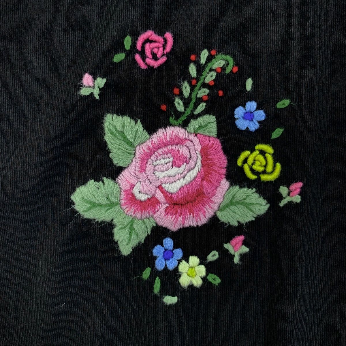 Louis Feraud Vintage LOUIS FERAUD PARIS Embroidered Flower Tee Shirt Size S / US 4 / IT 40 - 3 Thumbnail