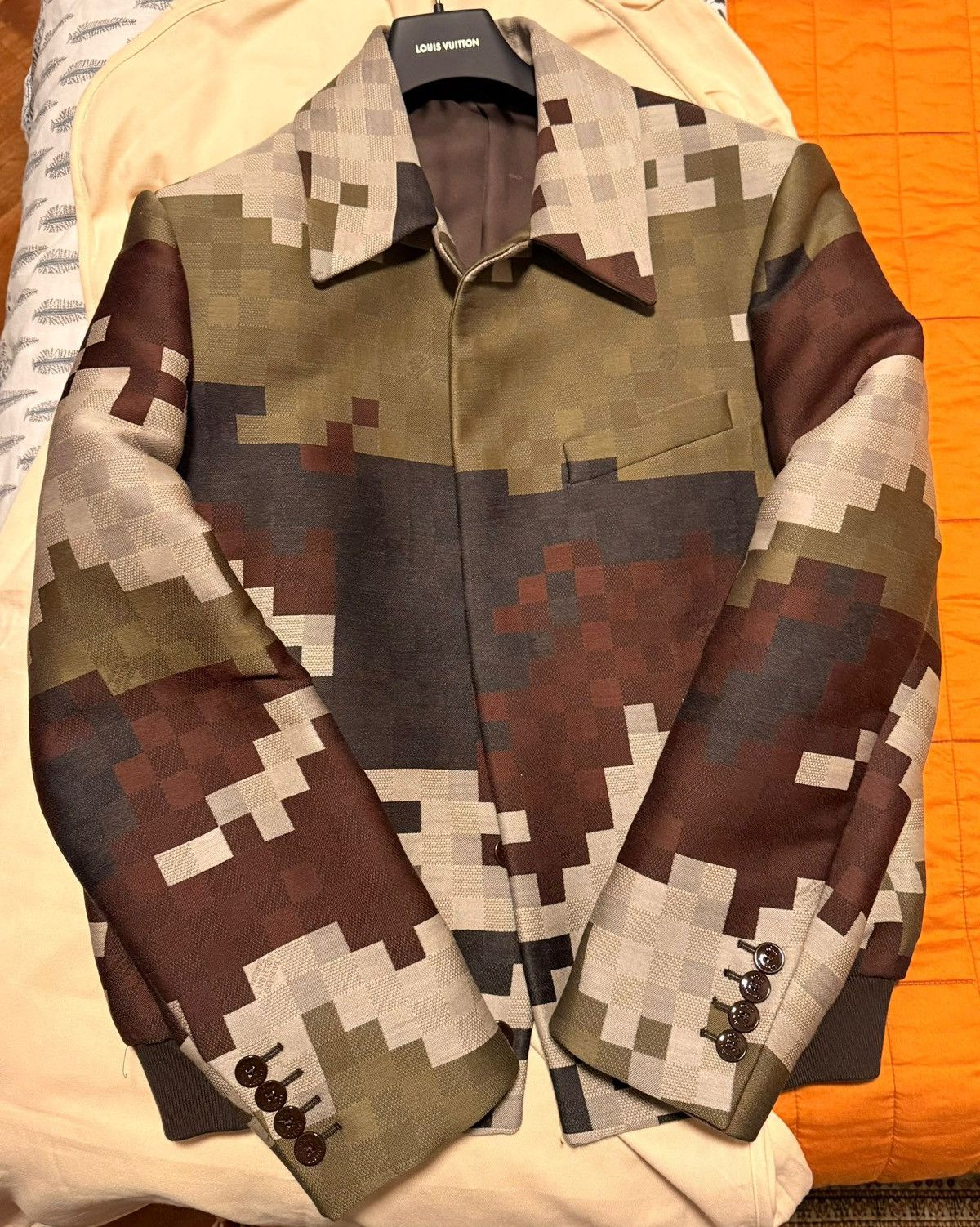 Louis Vuitton Size 50 Louis Vuitton Pharrell Pixelated Camo bomber jacket Size US M / EU 48-50 / 2 - 1 Thumbnail