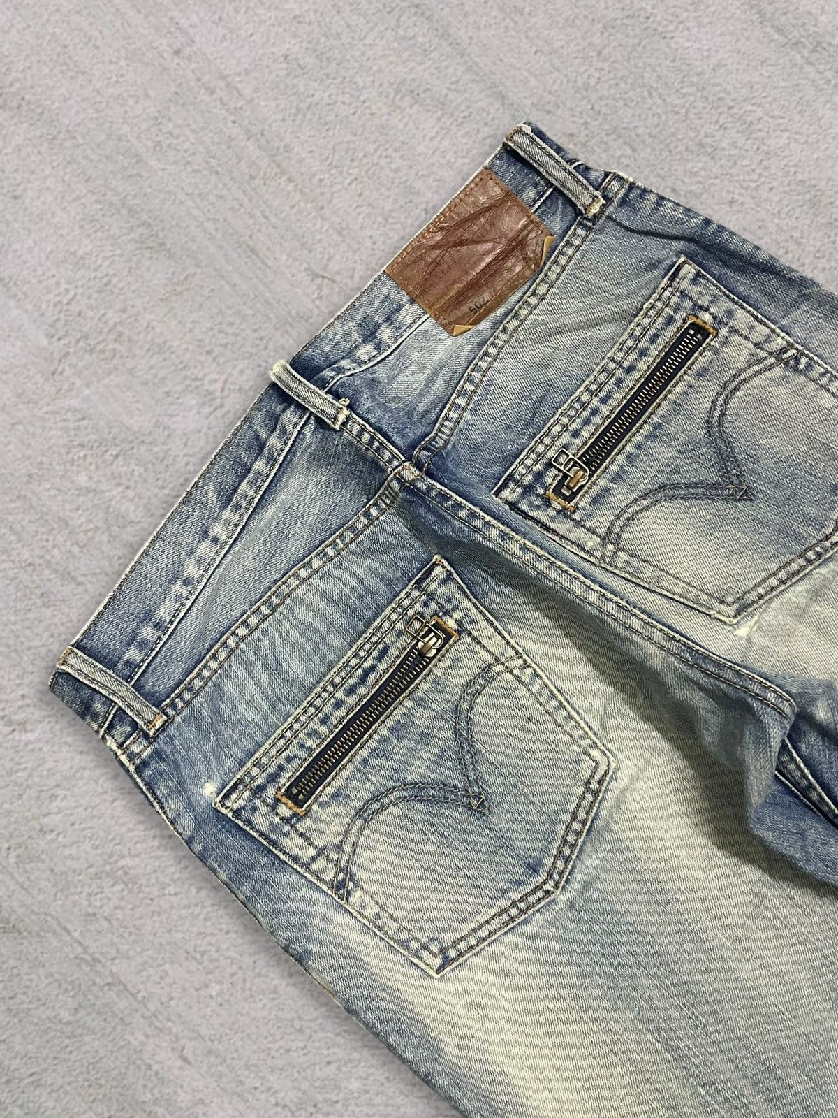 Levi's Vintage Levi’s 502 Zipped Pocket Baggy Fit Distressed Jeans Size US 34 / EU 50 - 7 Thumbnail