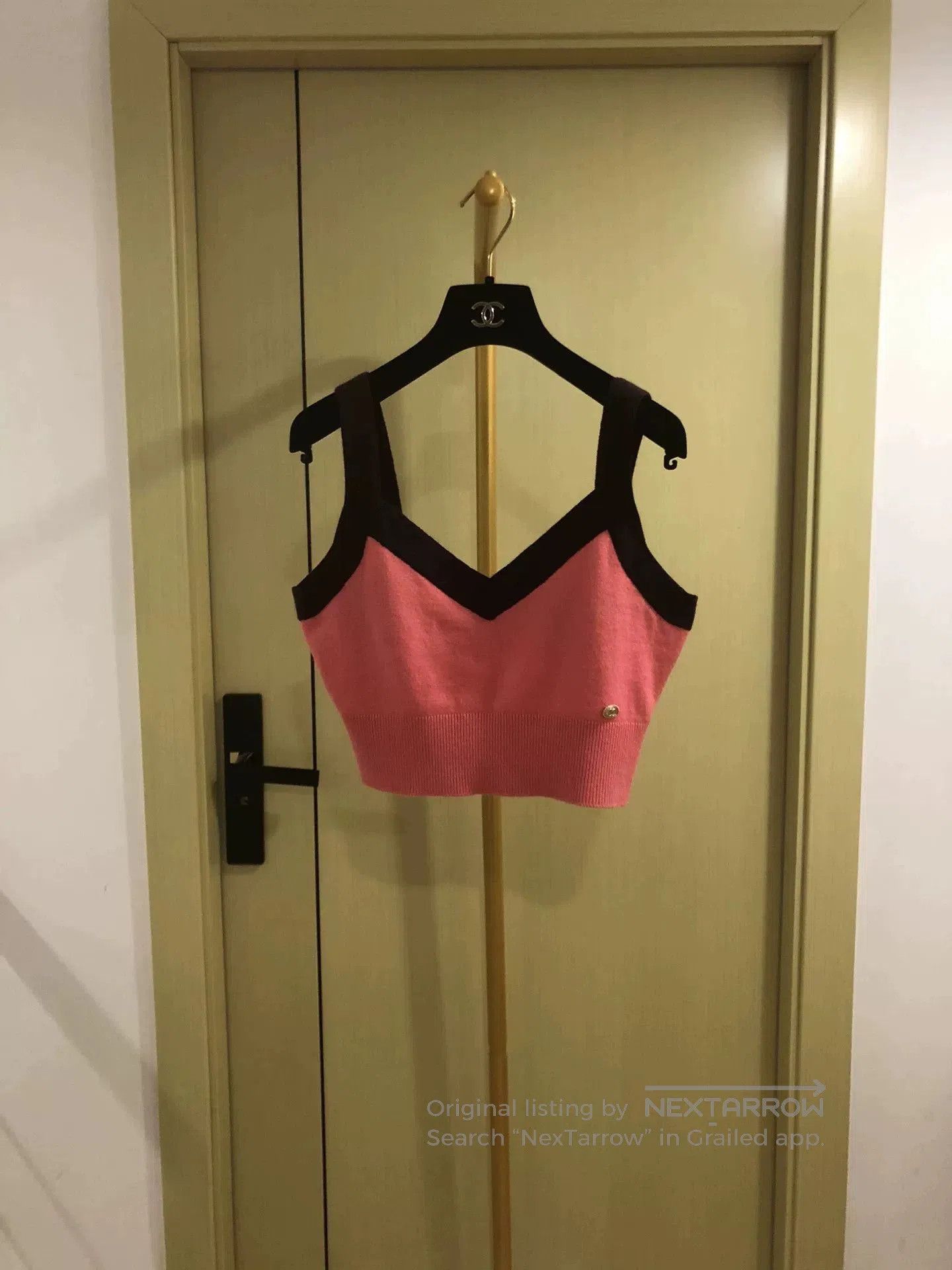Chanel Chanel Pink Cashmere V-Neck Knit Top. Size XS / US 0-2 / IT 36-38 - 1 Thumbnail