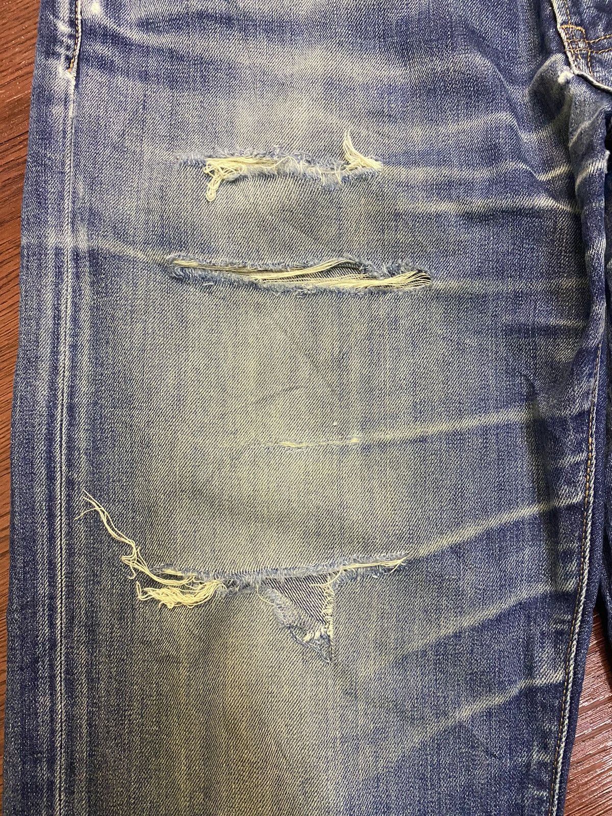 Japanese Brand Vintage Uniqlo UJ Faded Wash Distressed Loose Style Jeans Size US 36 / EU 52 - 9 Thumbnail