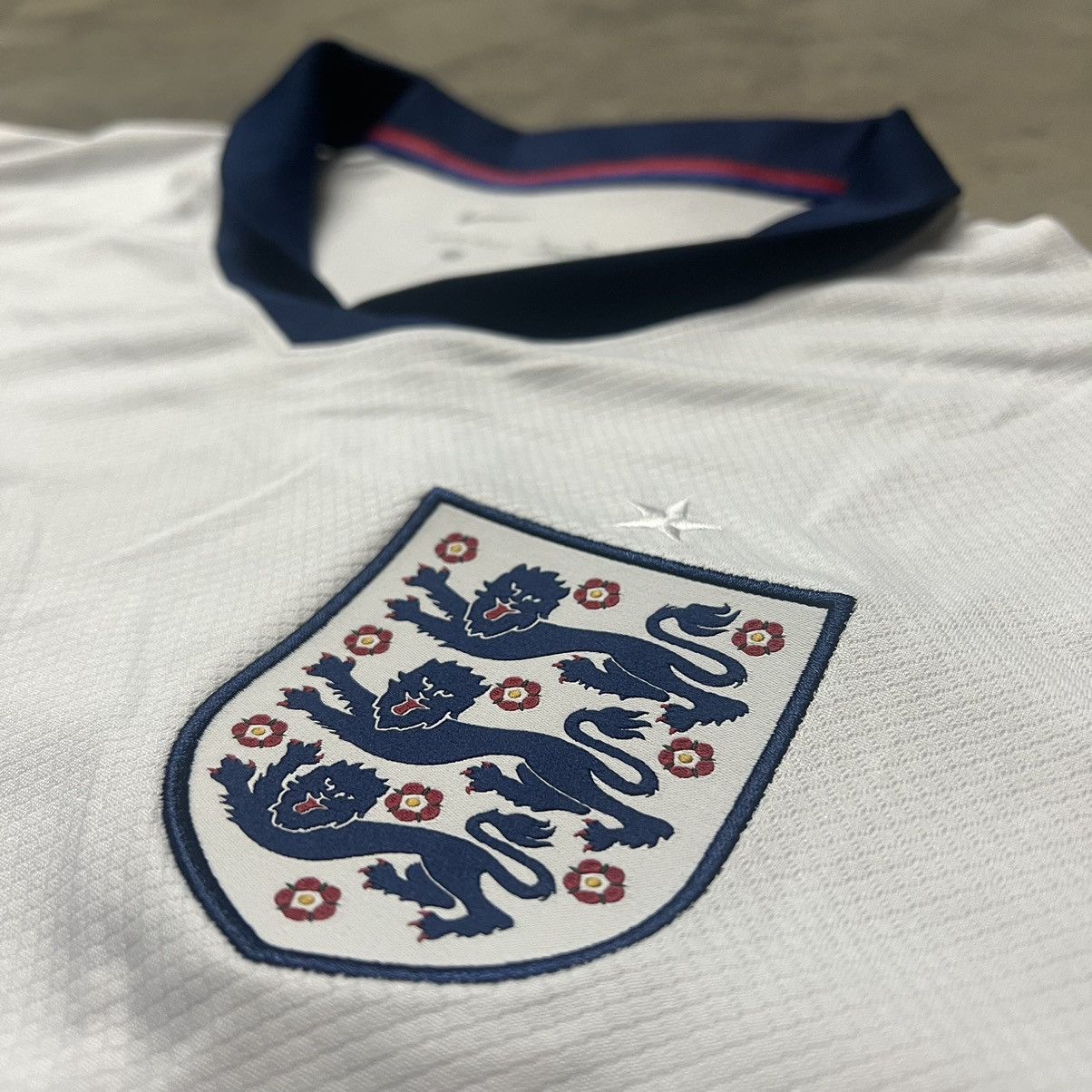 Nike UEFA England “The Three Lions” Nike Dry-Fit Soccer Jersey Size US XL / EU 56 / 4 - 3 Thumbnail