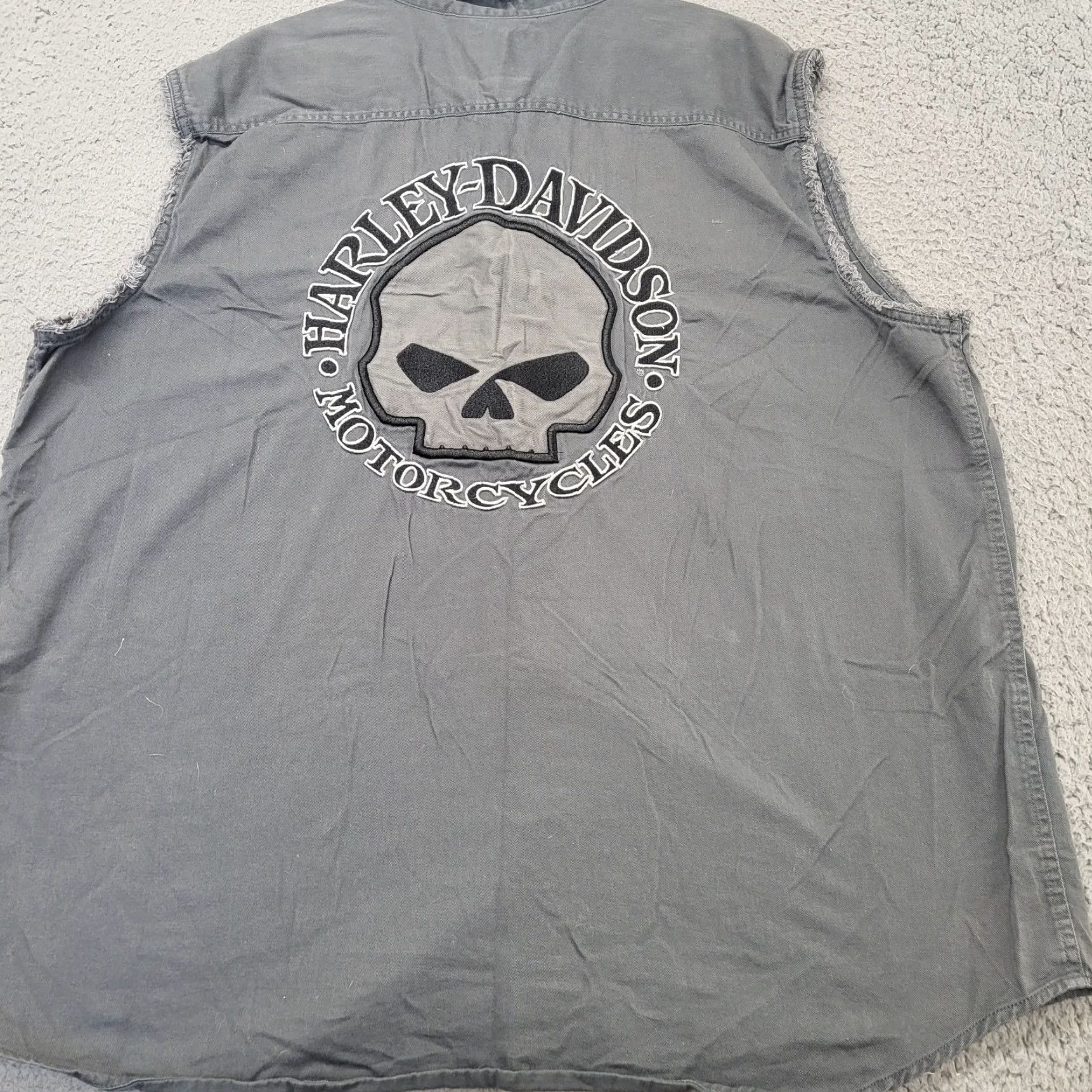 Harley Davidson Harley-Davidson Shirt Men's 2XL Gray Vest Sleeveless Willie G Skull Embroidered Button-Down Collared Biker Size US XXL / EU 58 / 5 - 3 Thumbnail