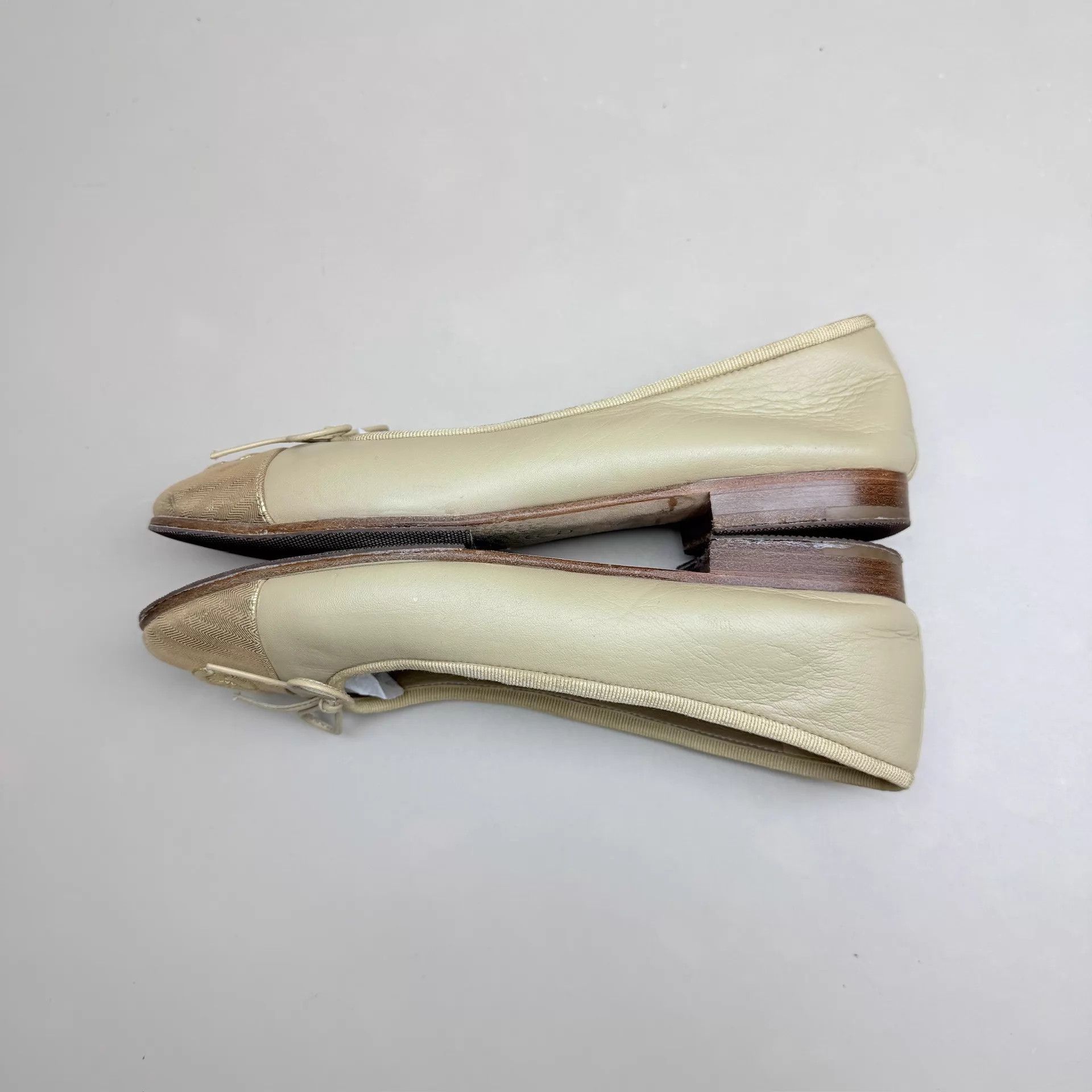 Chanel CHANEL Champagne Low-Heel Pumps Size 36 Mint Size US 5.5 / IT 35.5 - 5 Thumbnail
