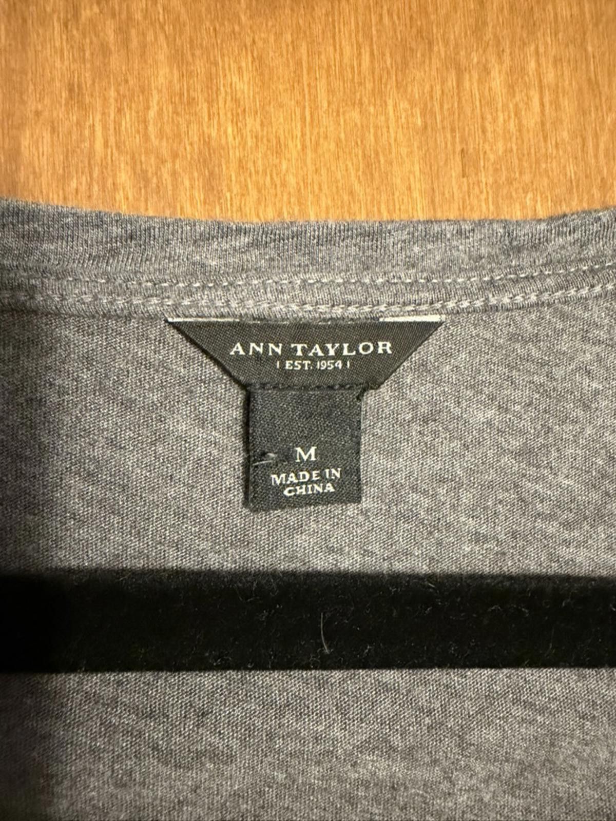 Ann Taylor Ann Taylor Gray Sleeveless Sequin Front Panel Top Medium Size M / US 6-8 / IT 42-44 - 3 Thumbnail