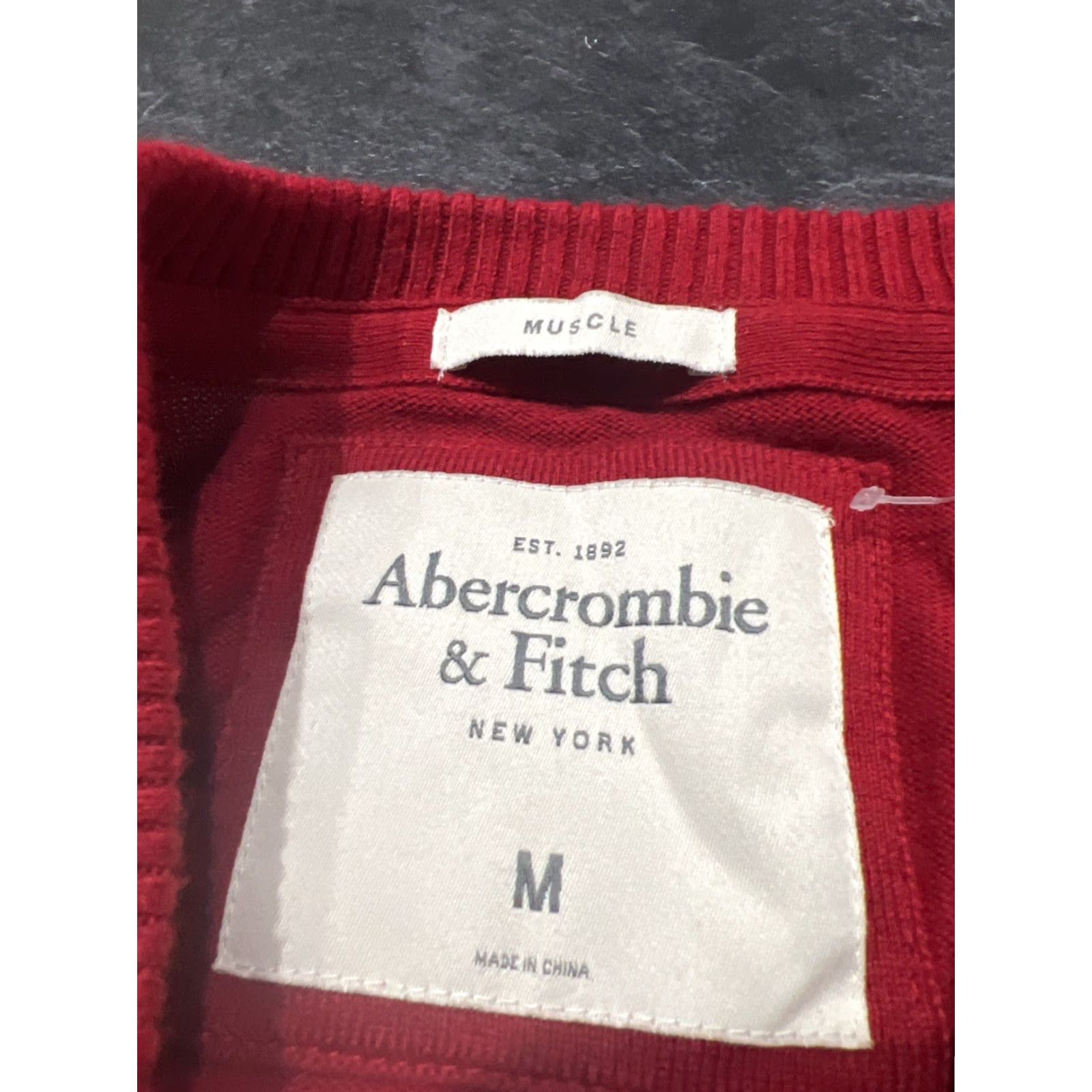 Abercrombie & Fitch Abercrombie & Fitch Sweater Men’s Medium M Muscle Red V-neck Size US M / EU 48-50 / 2 - 7 Thumbnail