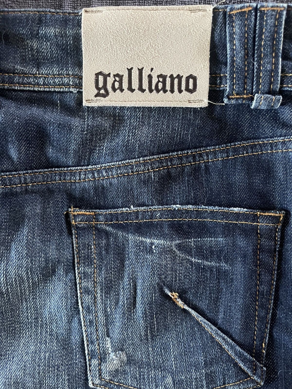 John Galliano Archival John Galliano Y2K Flocked Graffiti Denim Skirt Rare Size 30" / US 8 / IT 44 - 5 Thumbnail
