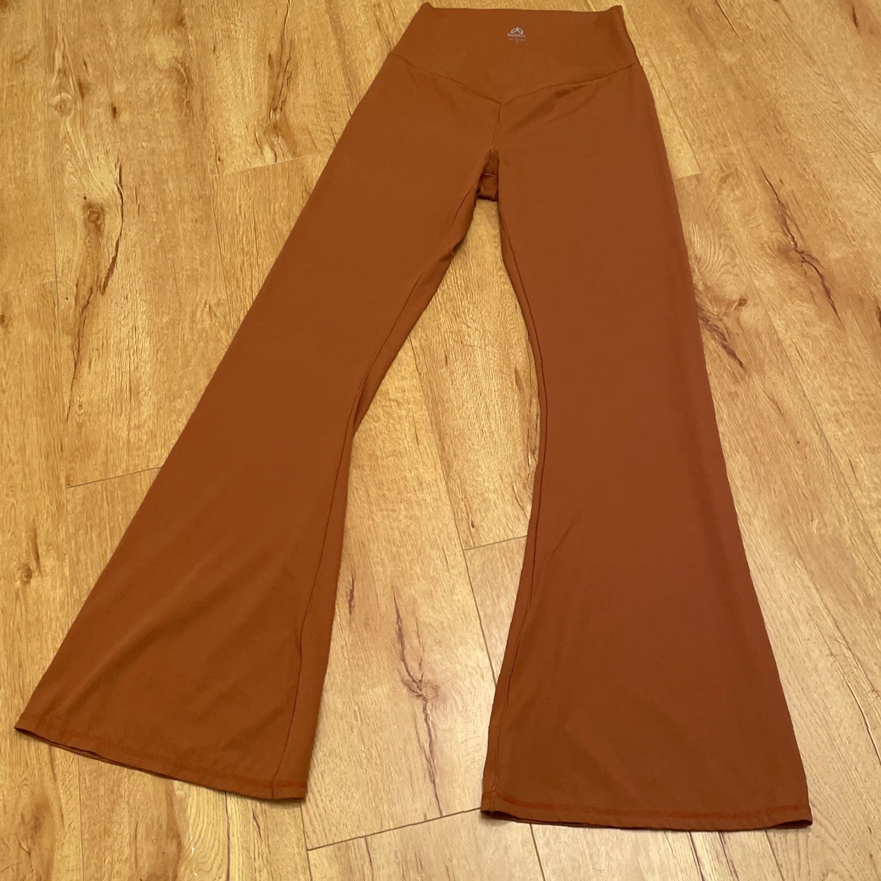 Rusty Sunzel Pants Women's Medium Orange Rust Leggings Crossover Flared Active Yoga Size 32" / US 10 / IT 46 - 2 Thumbnail