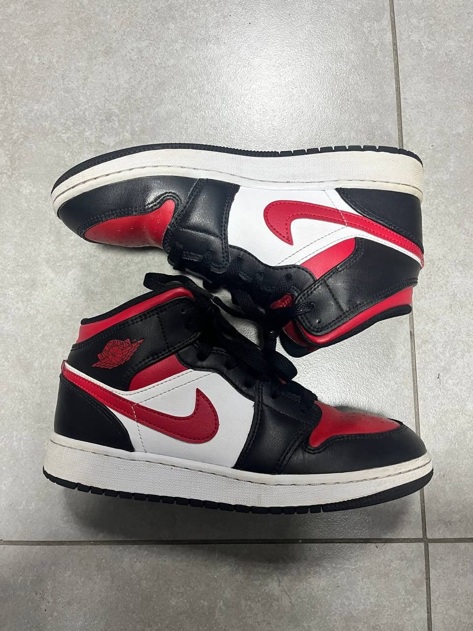 Jordan Brand Nike Air Jordan 1 Mid Size US 5.5 / EU 38 - 1 Thumbnail