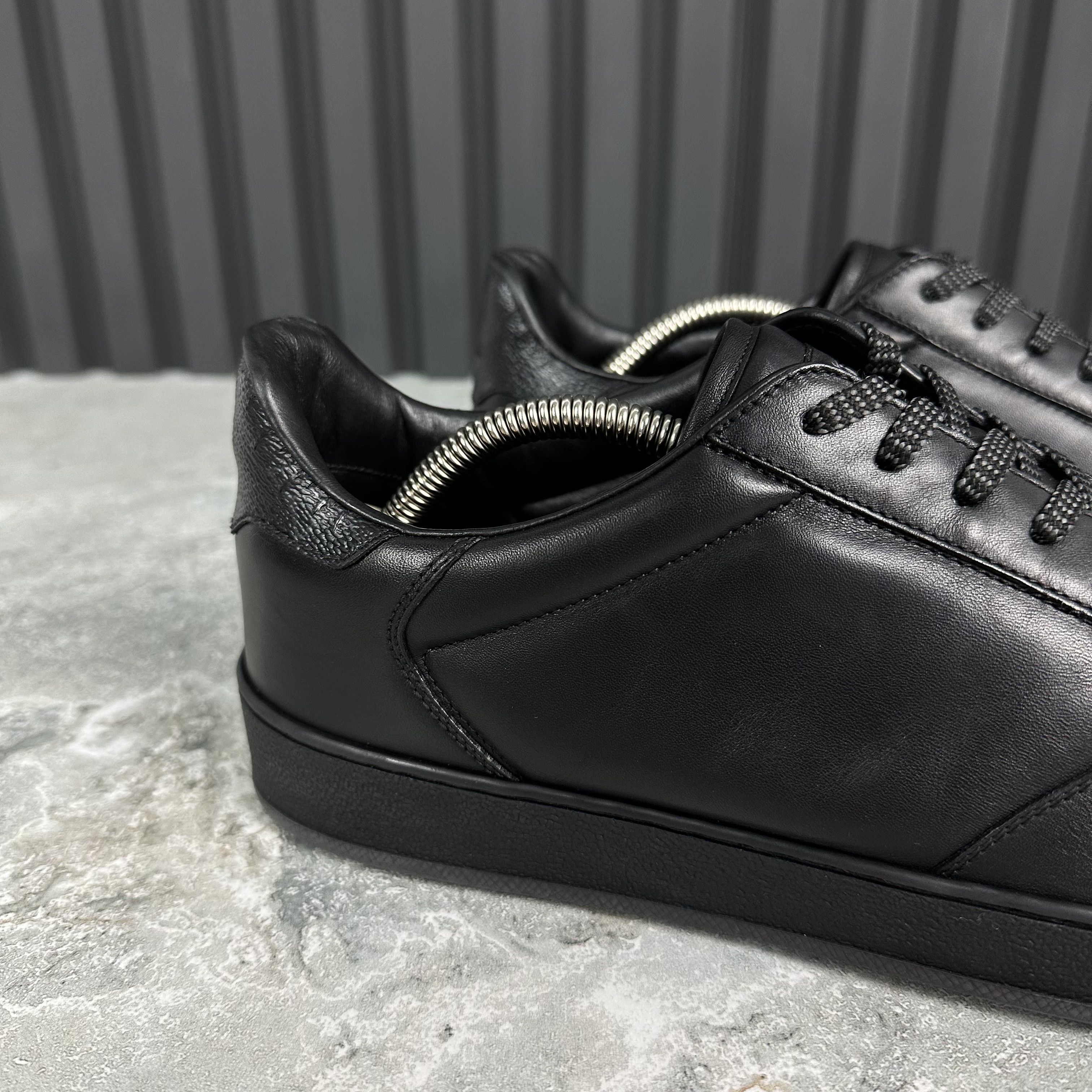 Louis Vuitton Louis Vuitton Rivoli Sneaker Leather Monogram Canva Size US 8.5 / EU 41-42 - 11 Thumbnail