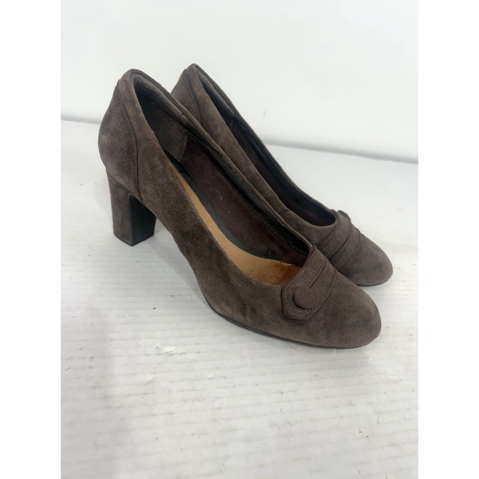 Clarks Clarks Artisan Brown Suede Women’s Block Heels Size 7M Leather Round Toe 3in Platform Shoes Size US 7 / IT 37 - 3 Thumbnail