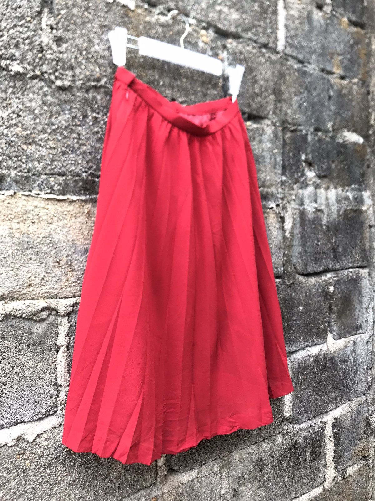 Lanvin × Vintage Luxury Lanvin Red Pleated Midi Skirt- W 26 Size 26" / US 2 / IT 38 - 2 Thumbnail