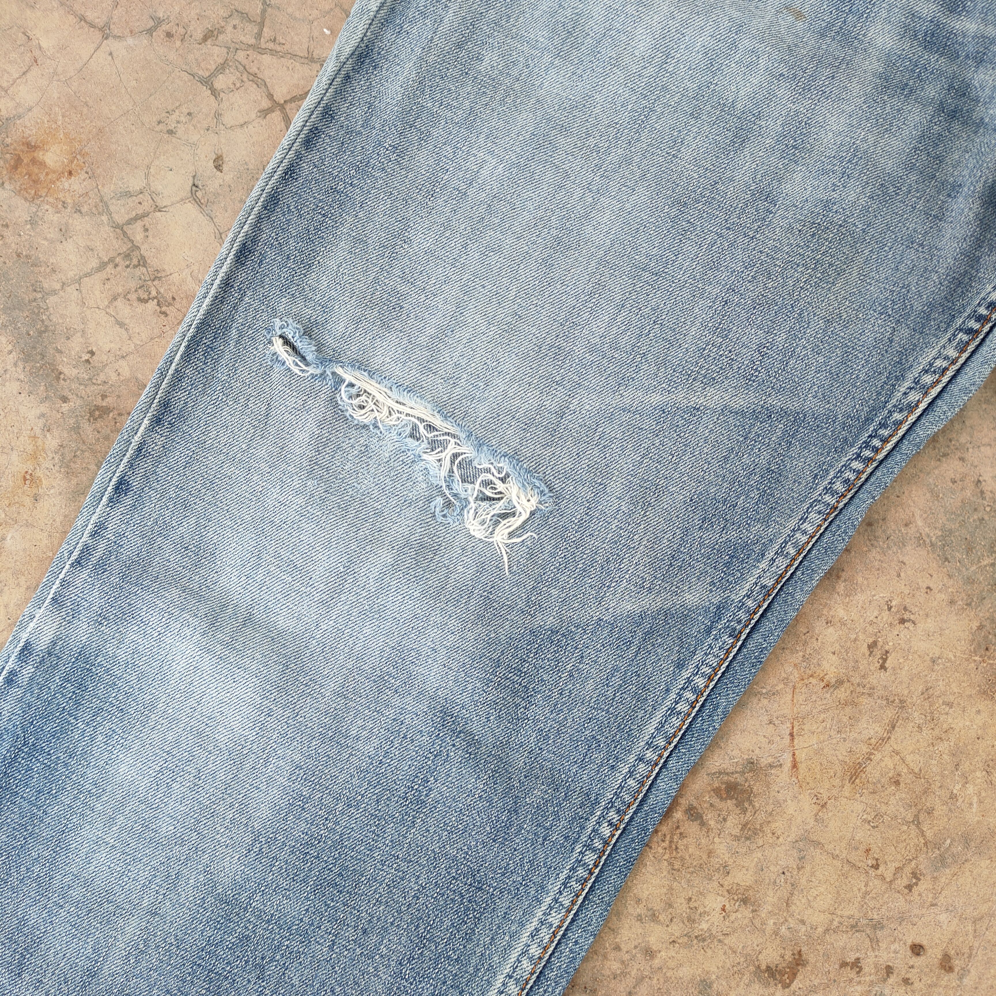 Levi's Vintage Clothing VINTAGE LEVI' STRAUSS SINGNATURE FADED RIPPED JEANS PANTS Size US 36 / EU 52 - 4 Thumbnail