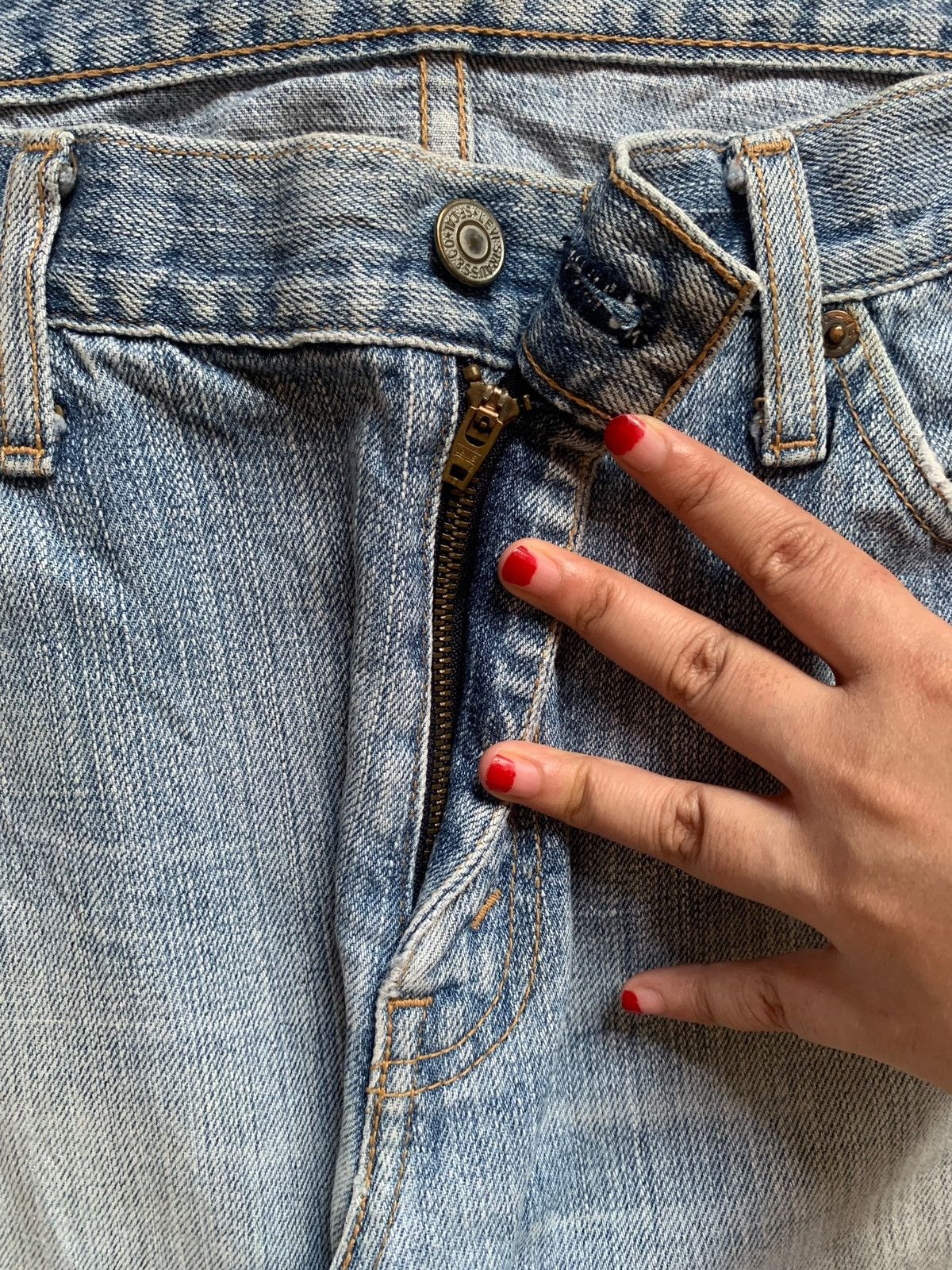 Levi's × Levi's Vintage Clothing Vintage 90s Levis Faded Blue Wash Distressed Baggy Jeans Size US 34 / EU 50 - 3 Thumbnail