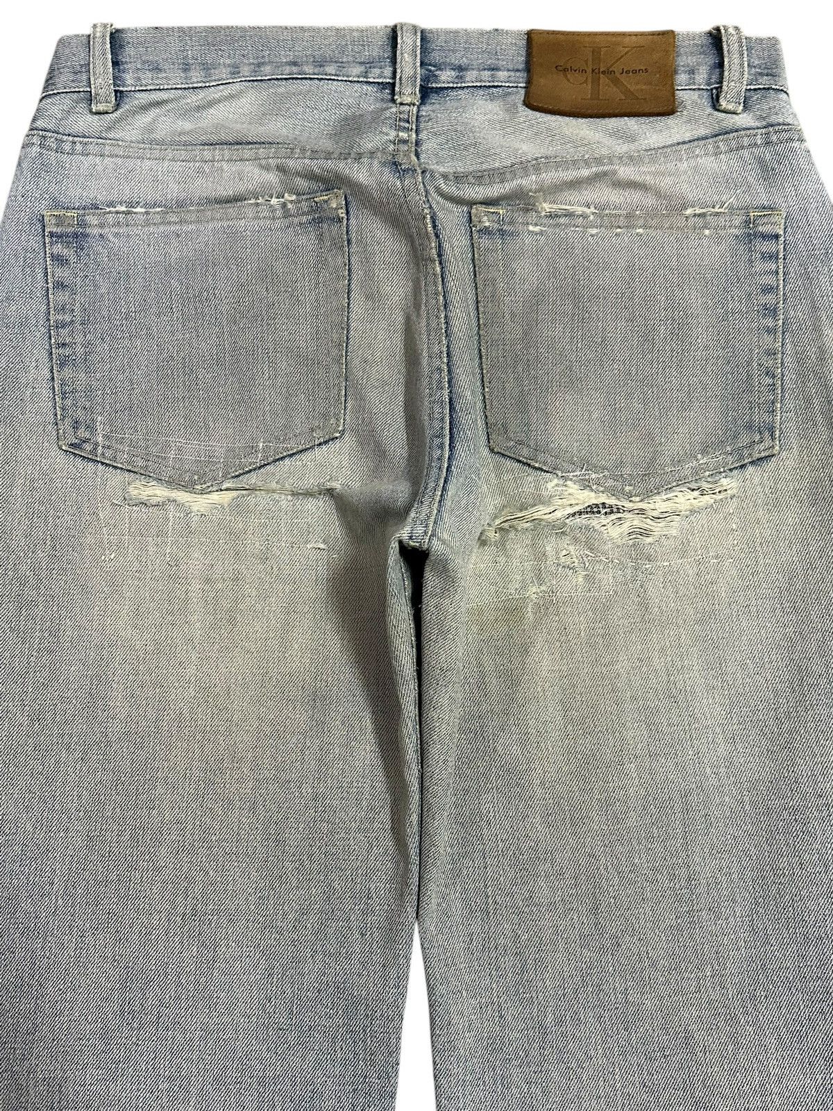 Calvin Klein Vintage Calvin Klein Faded Wash Style Distressed Loose Jeans Size US 32 / EU 48 - 5 Thumbnail