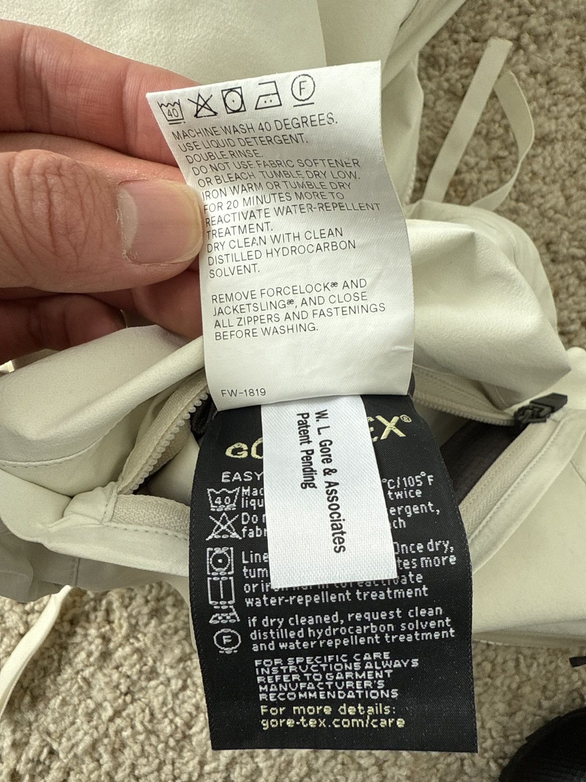 Acronym Acronym J47TS-GT-WHT WHITE S Small Size US S / EU 44-46 / 1 - 7 Thumbnail