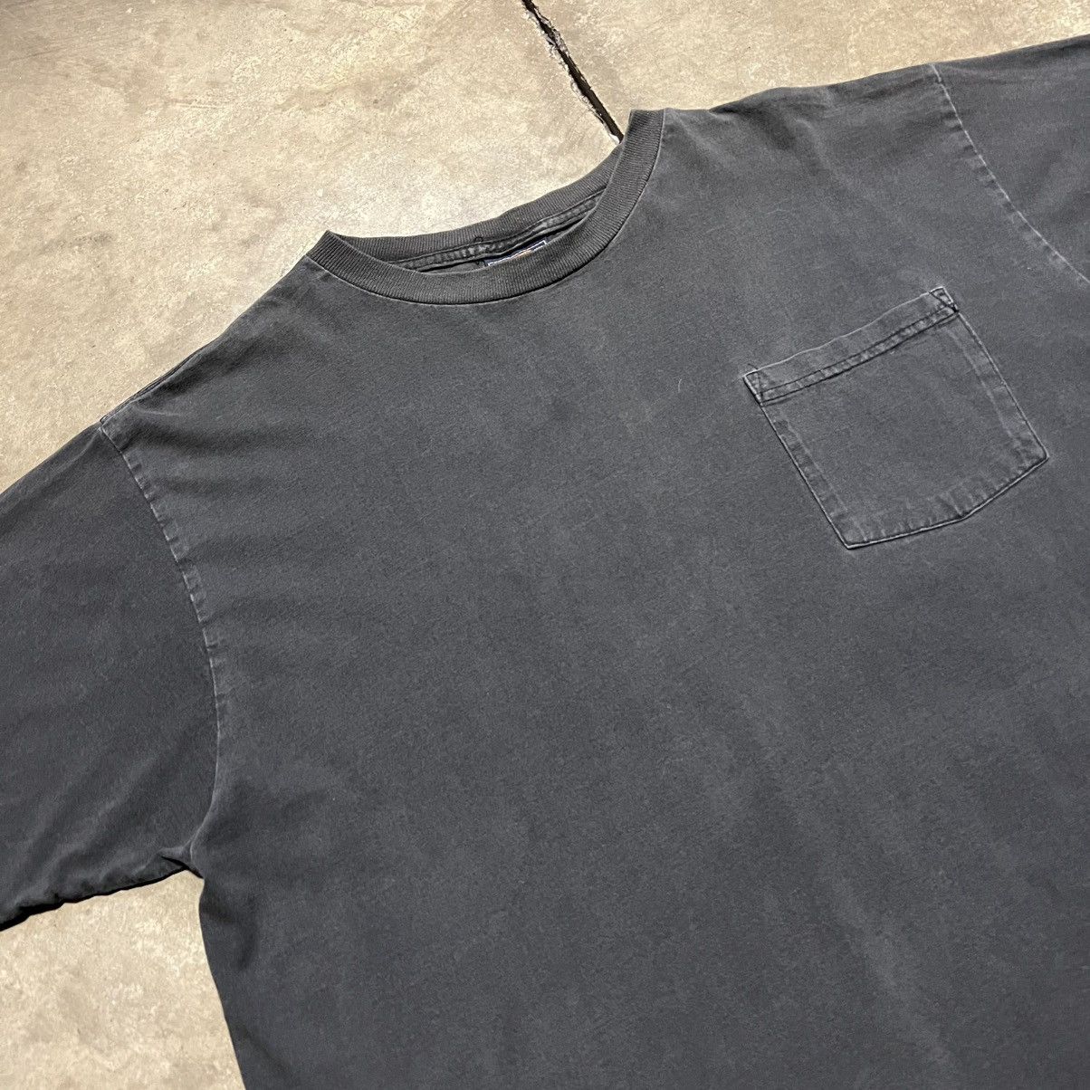 Vintage Vintage Faded Black Pocket Tee Washed Grunge Punk Skater 90s Size US XL / EU 56 / 4 - 4 Thumbnail