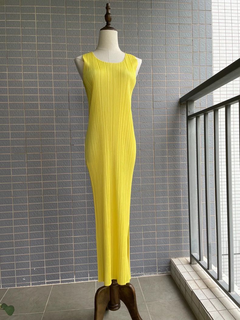 Issey Miyake Issey Miyake size:2 Yellow pleated pencil dress Size XS / US 0-2 / IT 36-38 - 2 Thumbnail