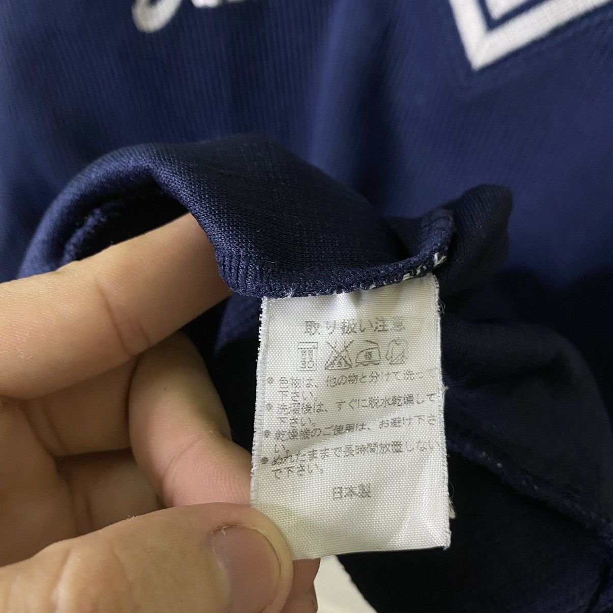Asics × Japanese Brand × Vintage Vintage 90s Asics V Neck Sweater Size US M / EU 48-50 / 2 - 5 Thumbnail
