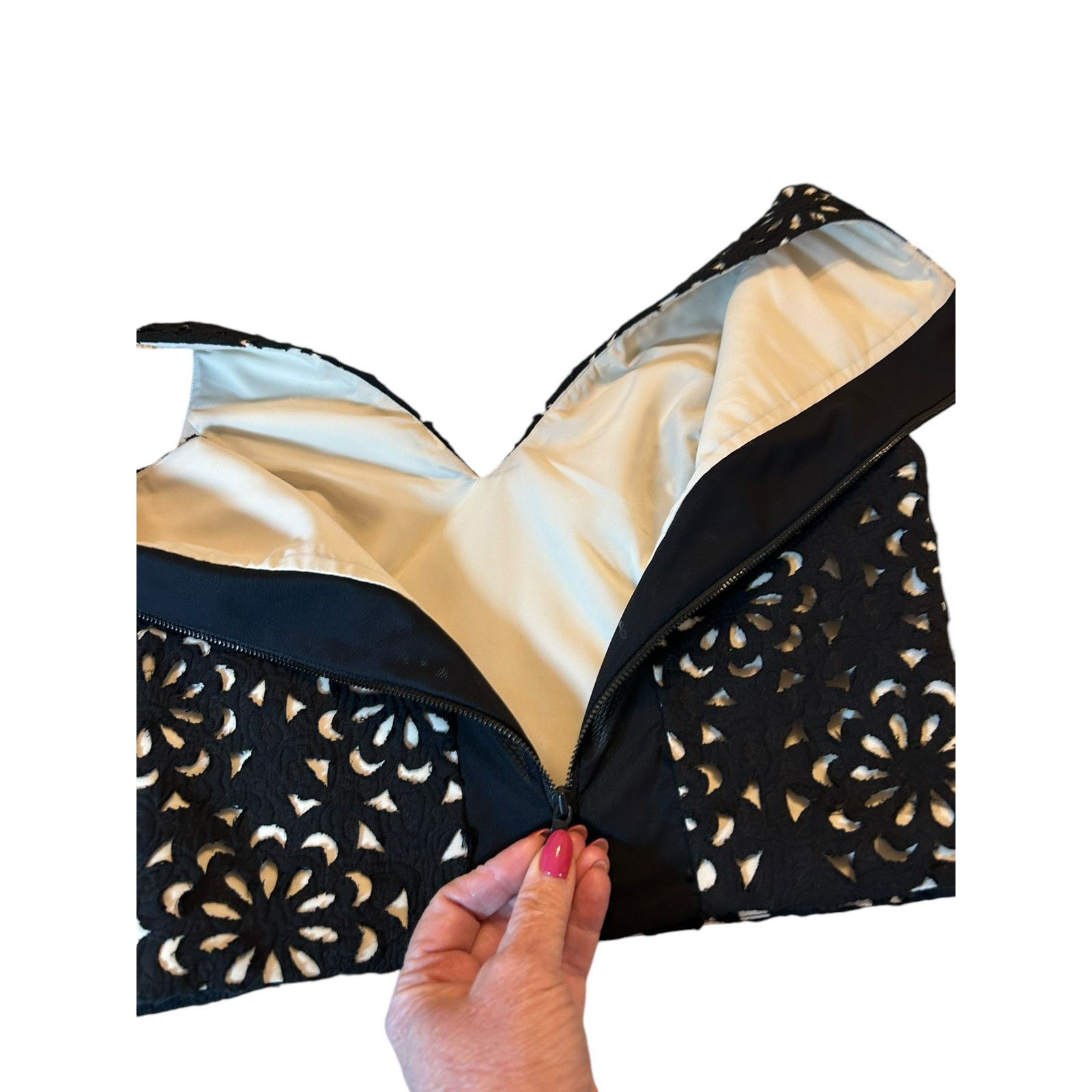 Alice + Olivia Alice + Olivia Black Floral Laser Cut Lyla Crop Top - Size 8 Size M / US 6-8 / IT 42-44 - 7 Thumbnail